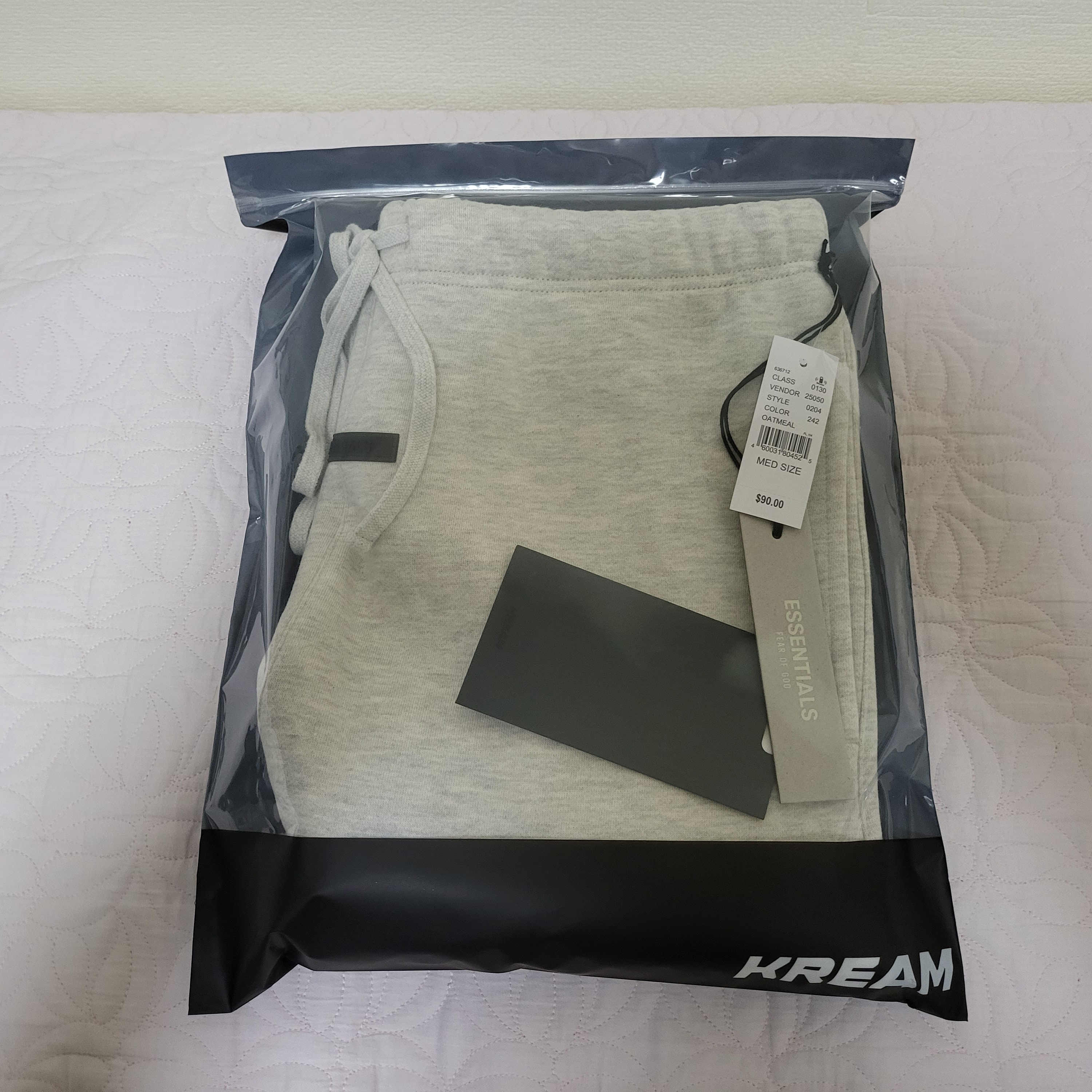 Essentials The Core Collection Sweatpants Oatmeal 착용 스타일