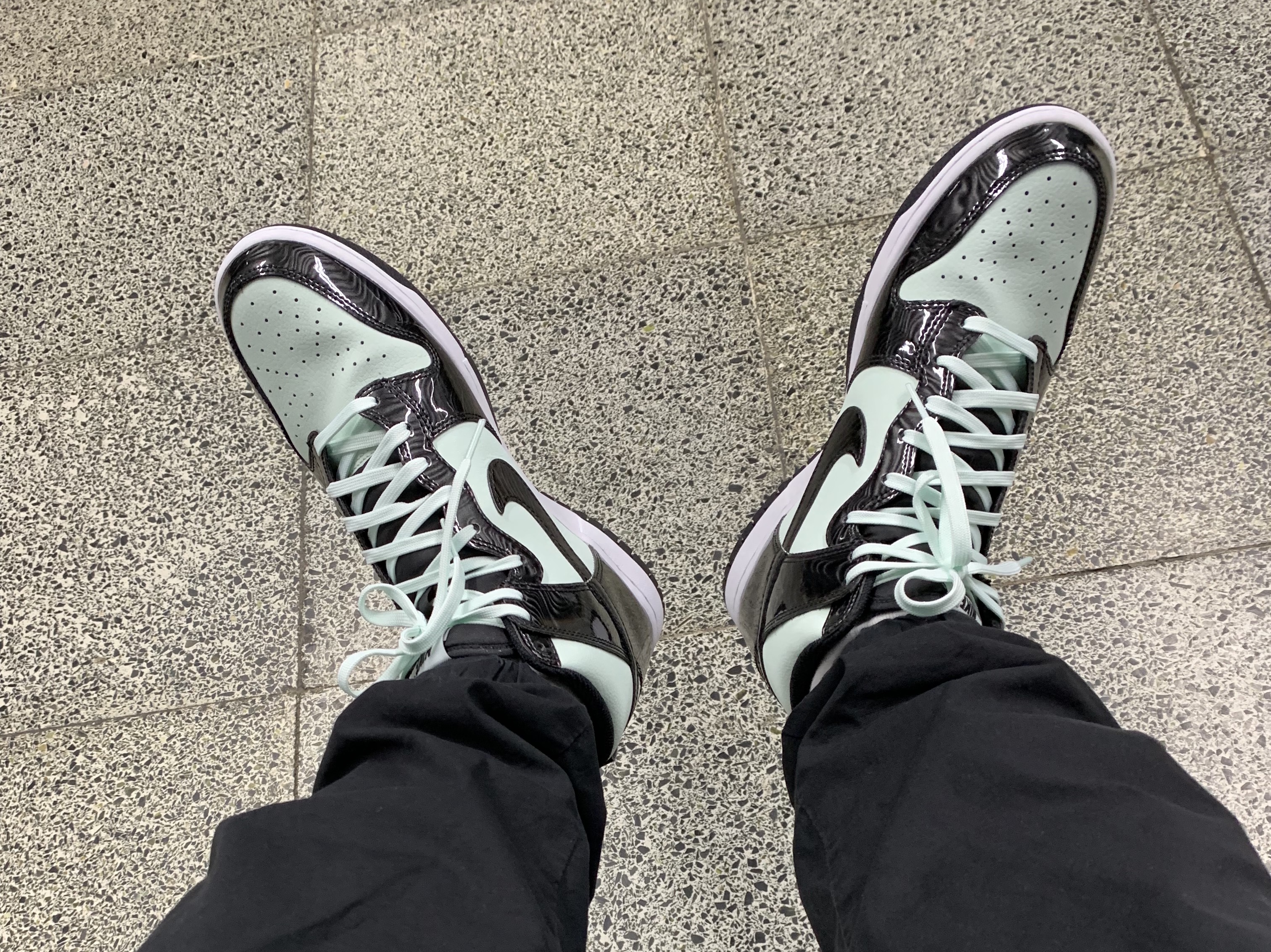 Nike Dunk High Barely Green 착용 스타일