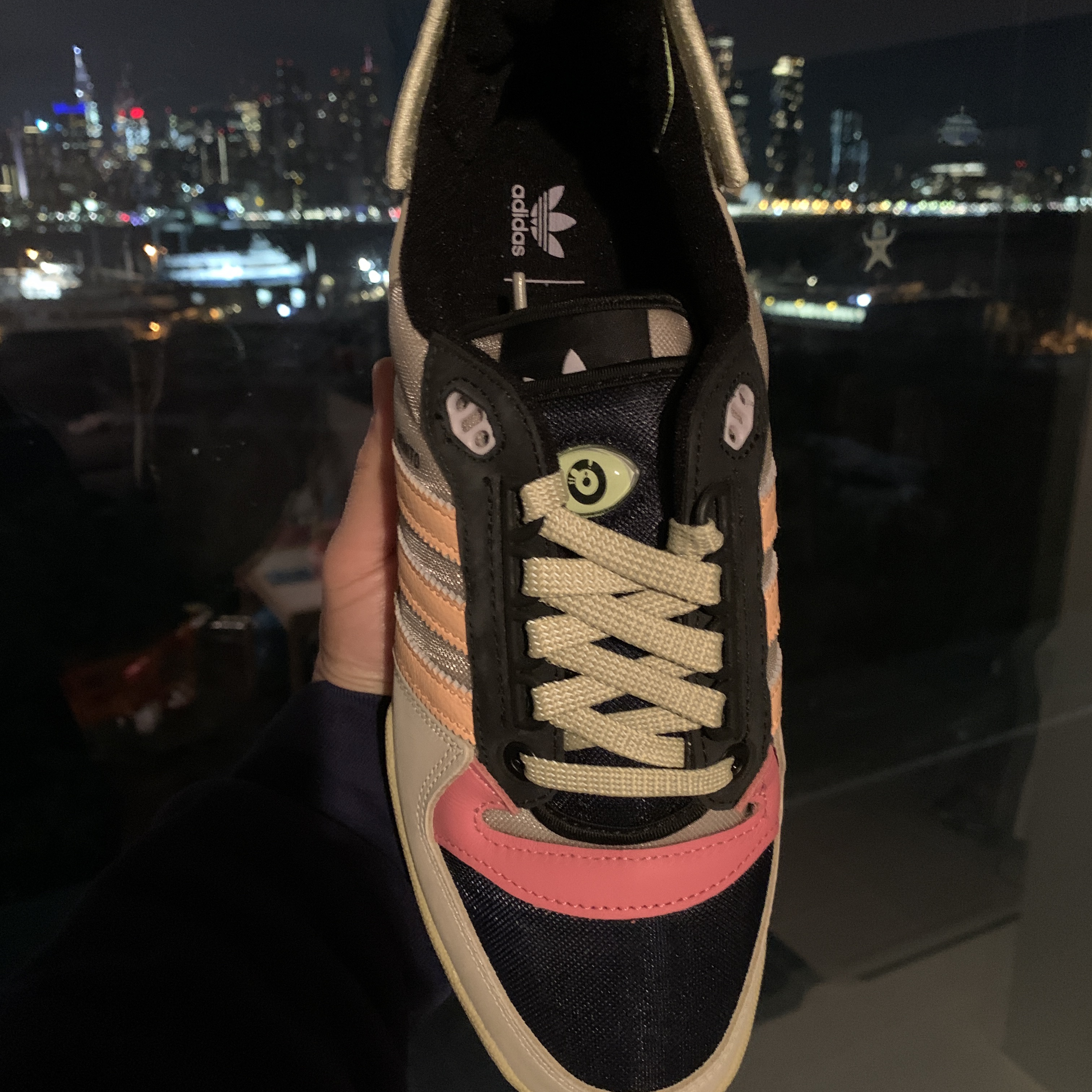 Adidas x Bad Bunny Forum PWR Catch and Throw 착용 스타일 - 3