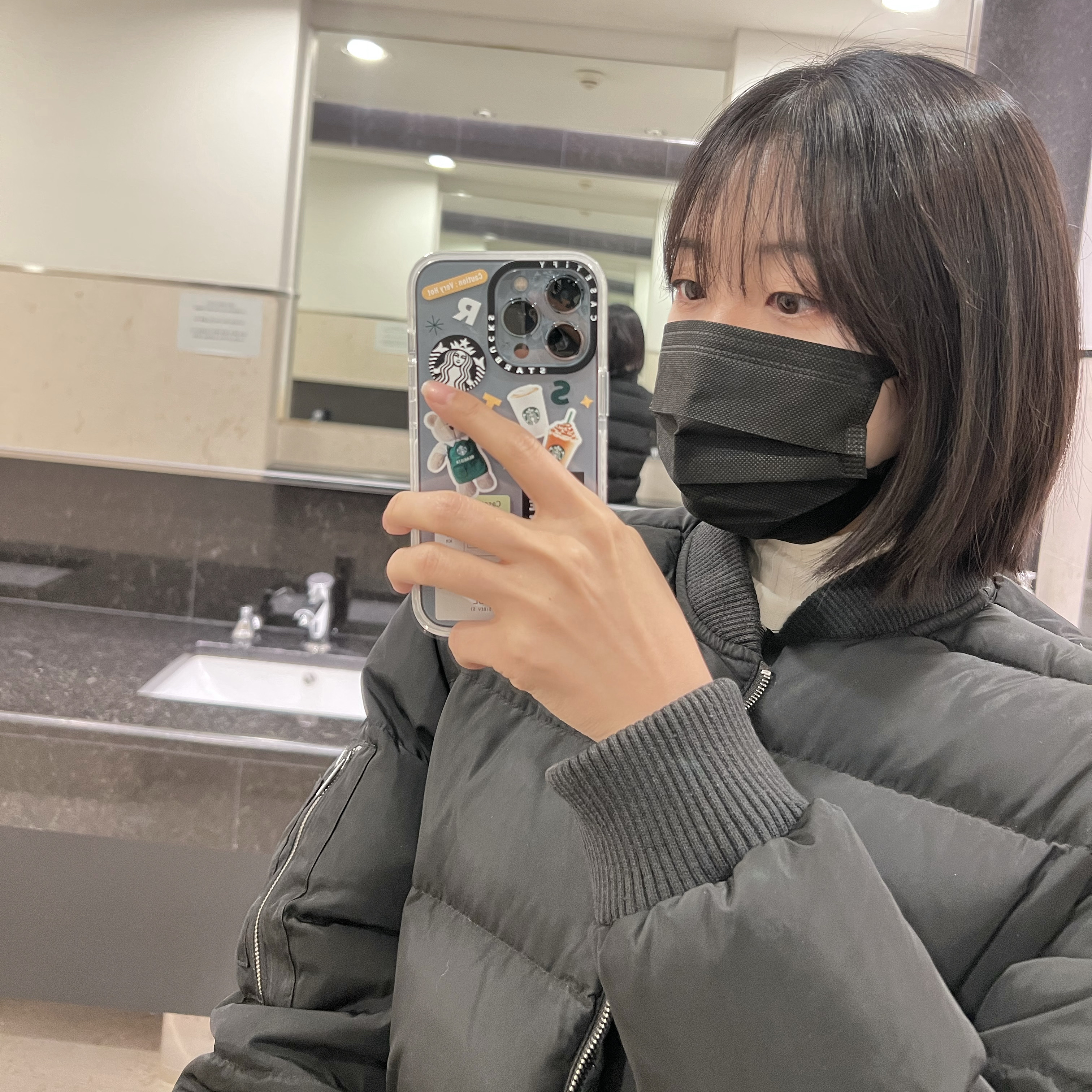 Casetify x Starbucks Icon Impact iPhone Case Clear 착용 스타일