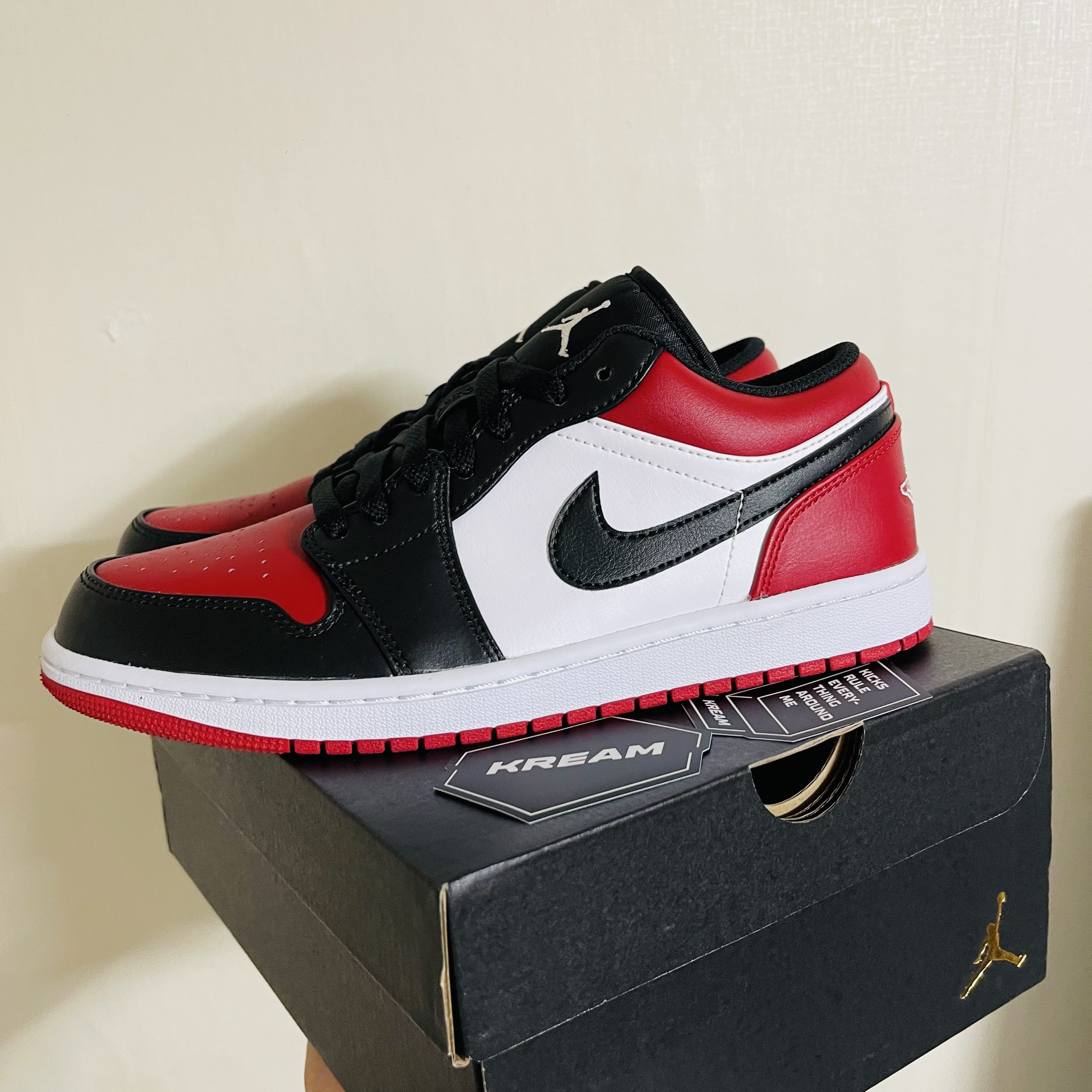 Jordan 1 Low Bred Toe 착용 스타일 - 2