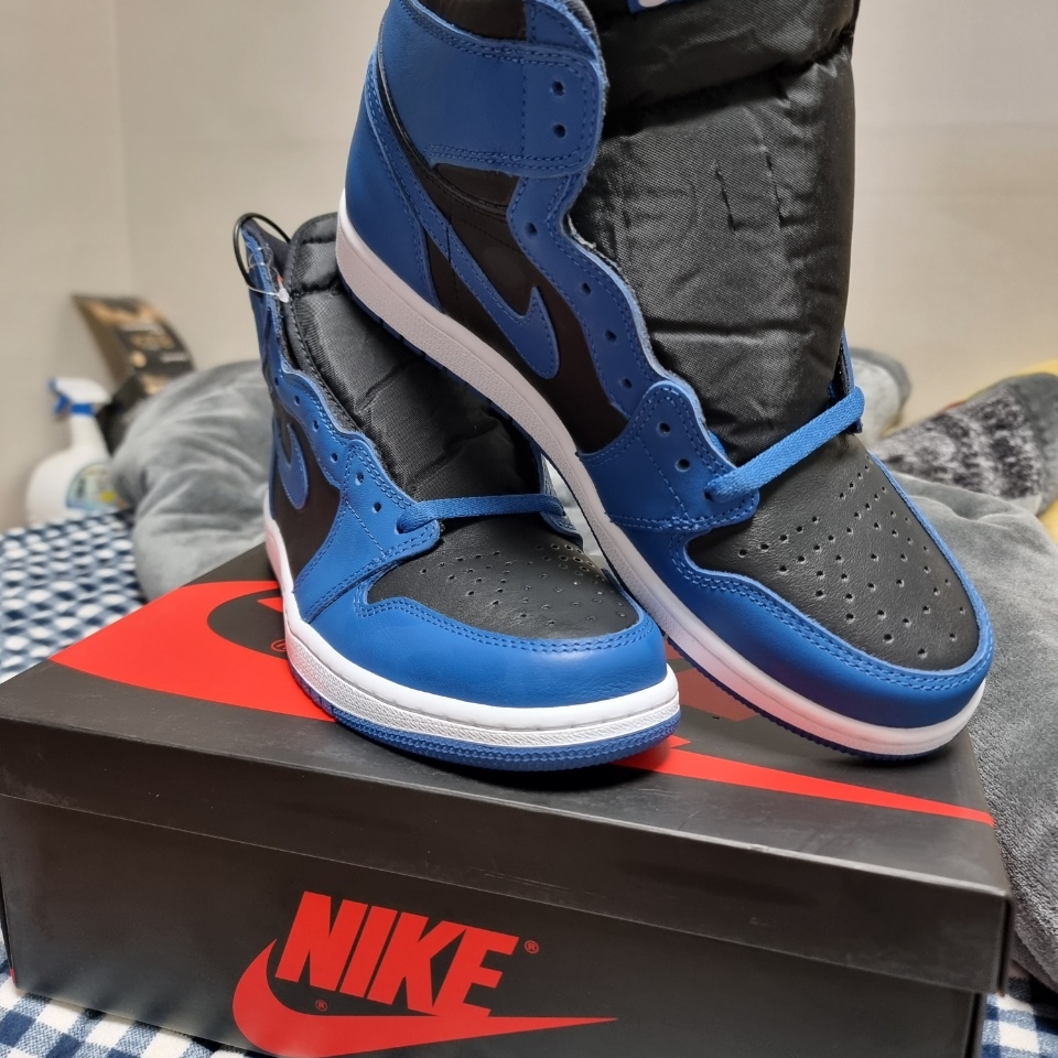 Jordan 1 Retro High OG Dark Marina Blue, Jordan 1 Retro High OG Pollen 착용 스타일 - 1