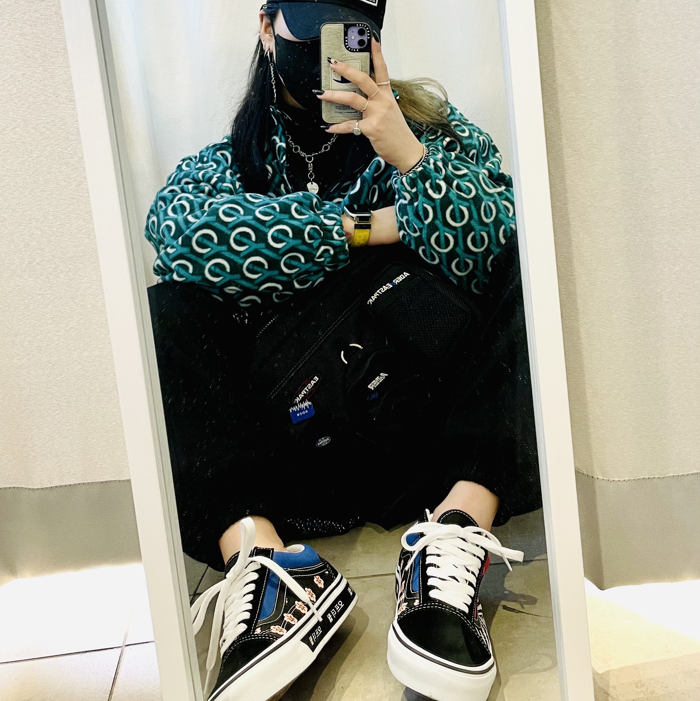 Vans Old Skool Korean Typography Racing Red Black 착용 스타일 - 3