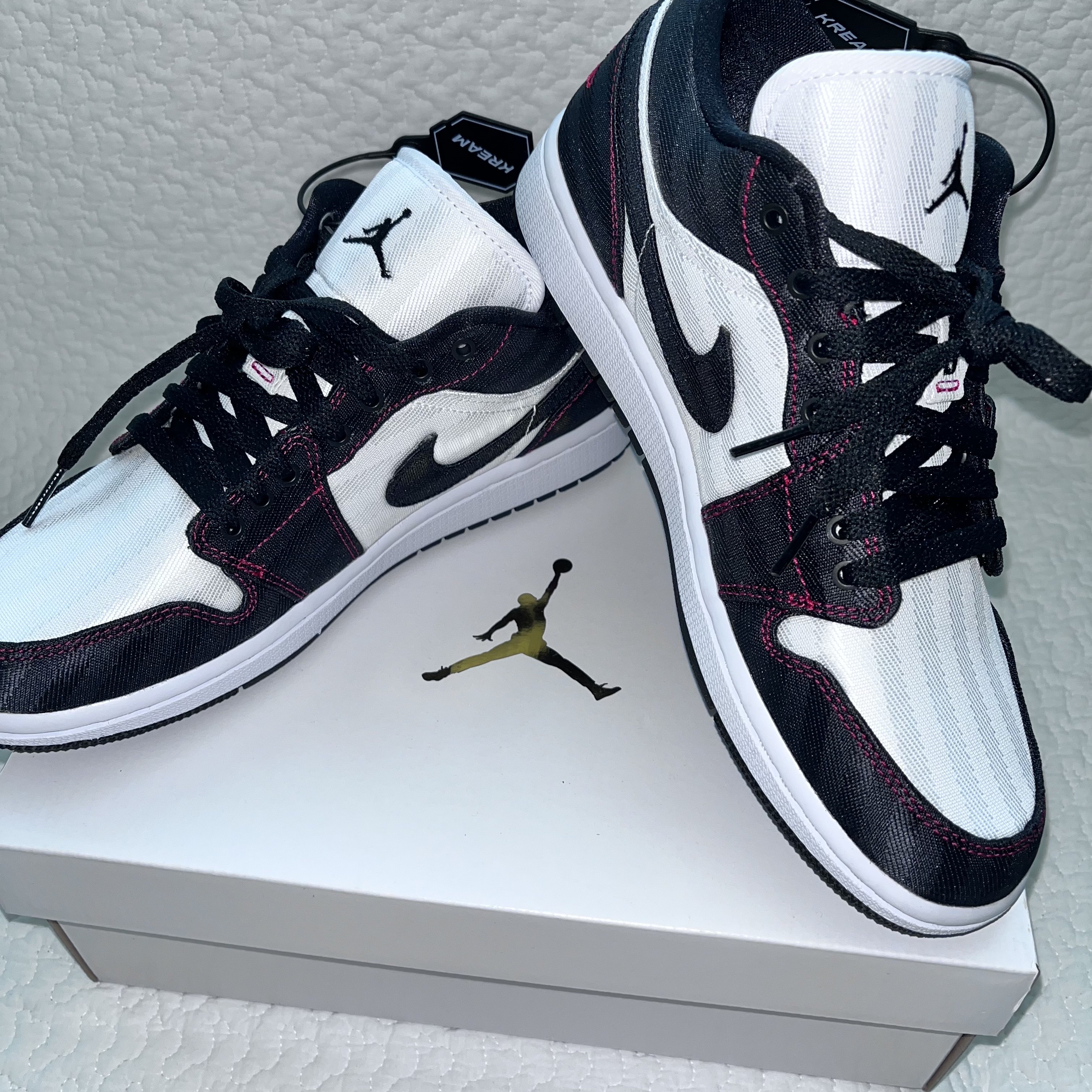 (W) Jordan 1 Low SE Utility White Gym Red Black 착용 스타일