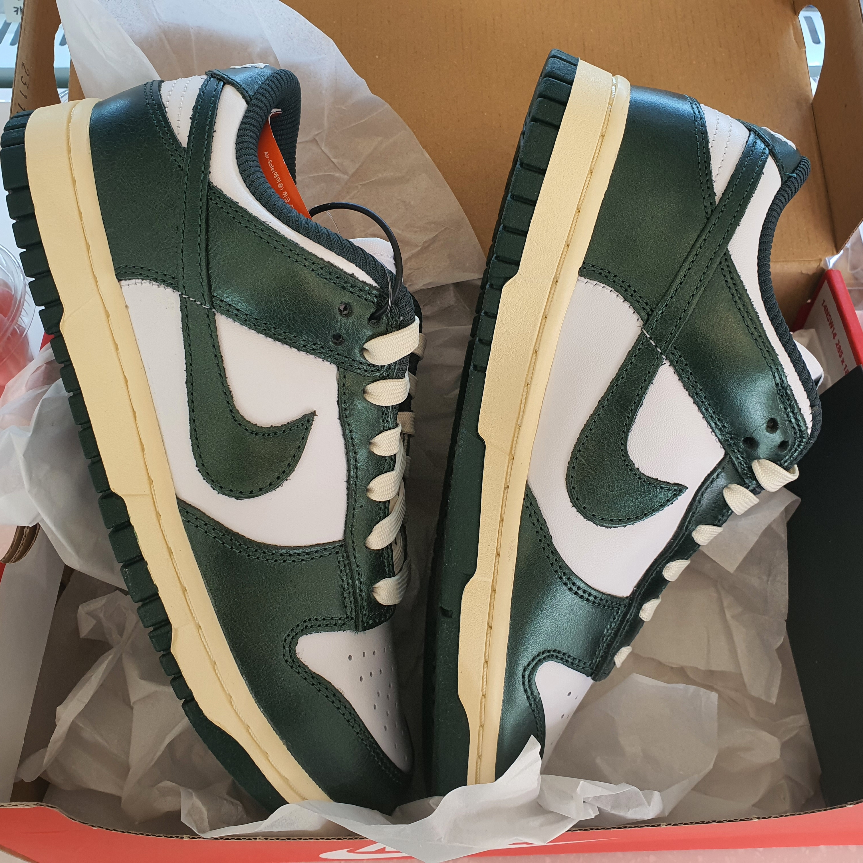 (W) Nike Dunk Low Vintage Green 착용 스타일