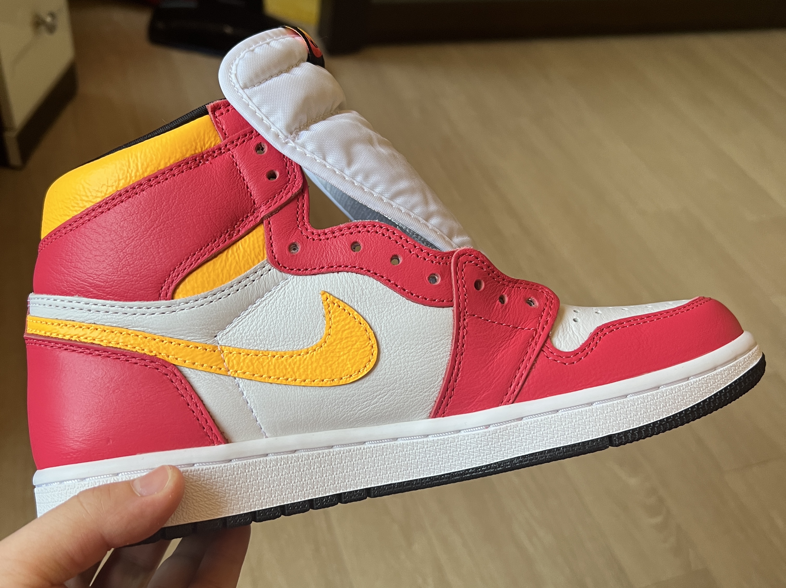Jordan 1 Retro High OG Light Fusion Red 착용 스타일 - 1