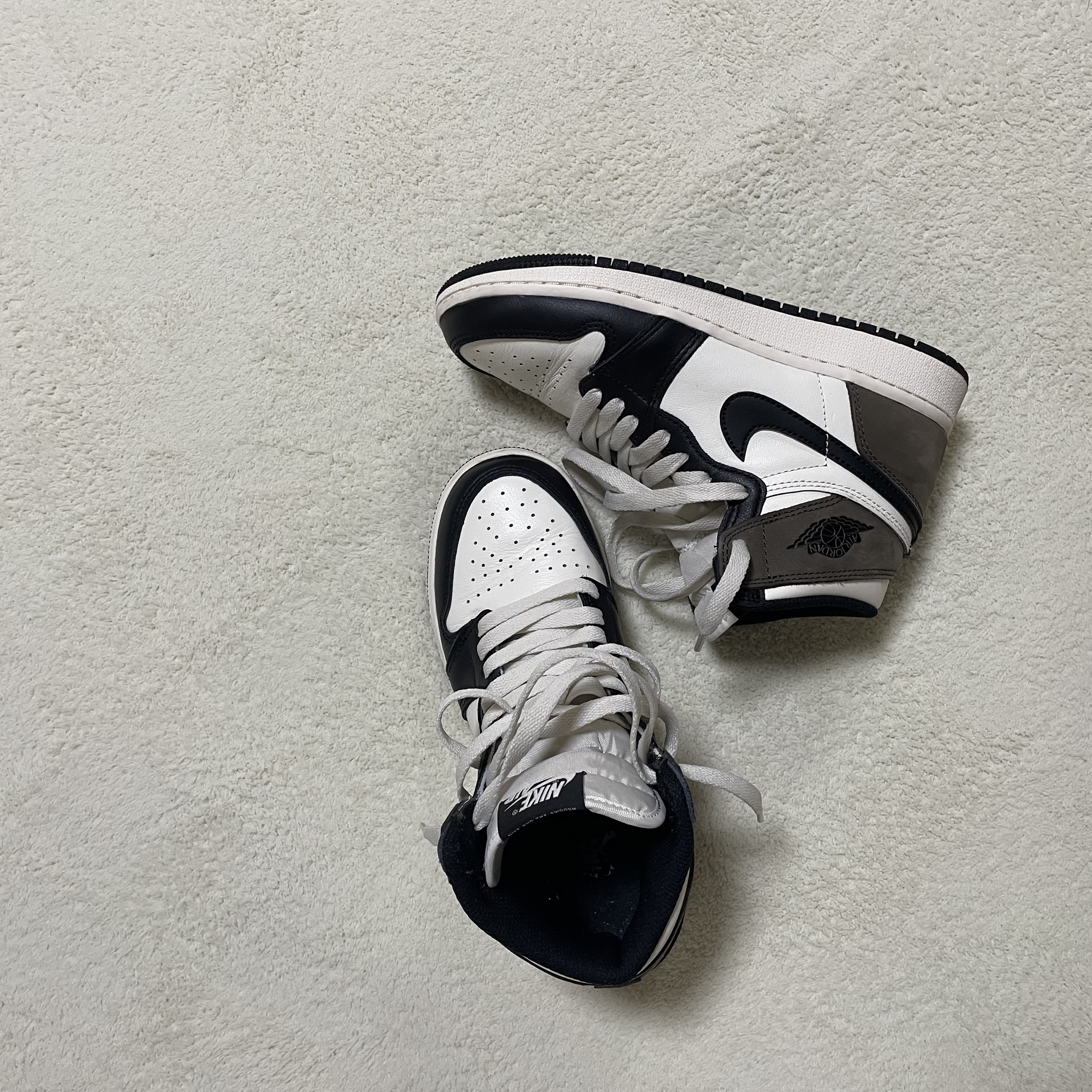 (GS) Jordan 1 Retro High OG Black Mocha 착용 스타일