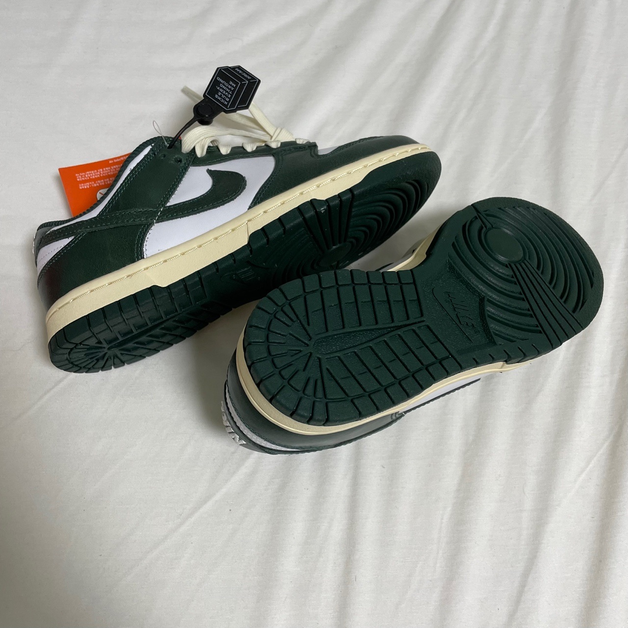 (W) Nike Dunk Low Vintage Green 착용 스타일