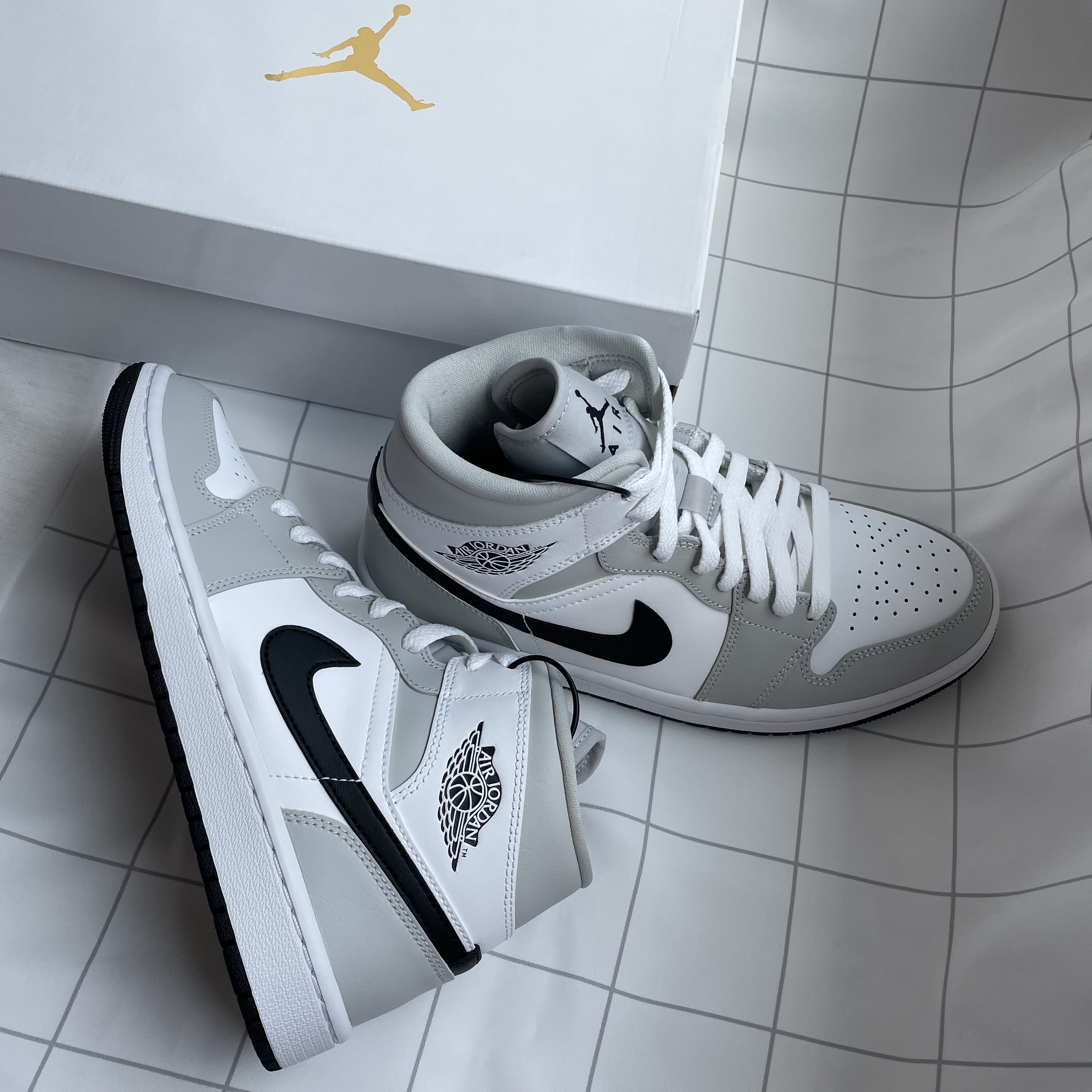 (W) Jordan 1 Mid Grey Fog 착용 스타일 - 2