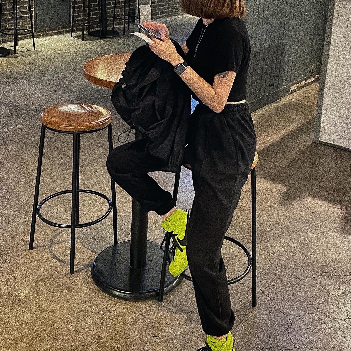 Nike x Ambush Dunk High Flash Lime 착용 스타일 - 2