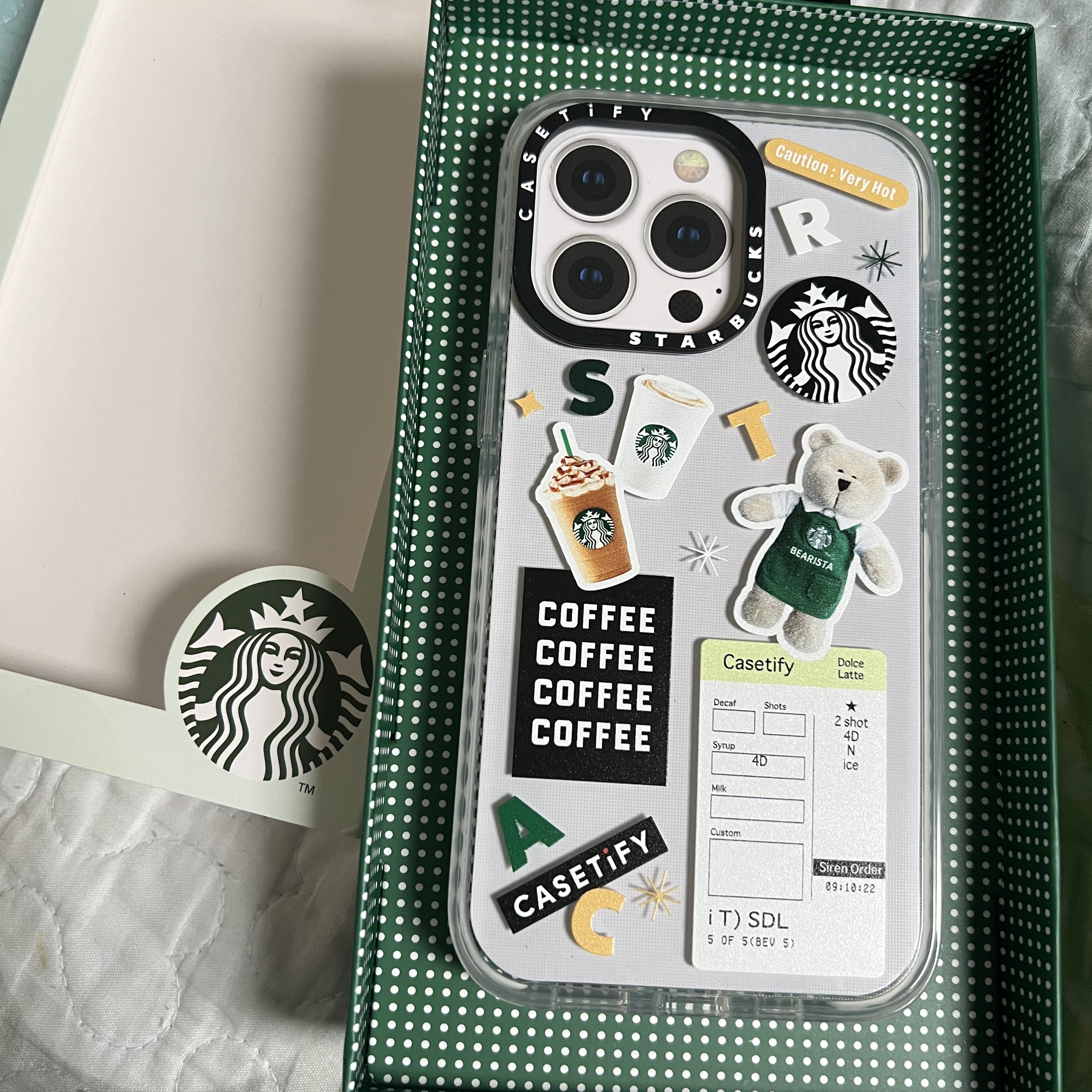 Casetify x Starbucks Icon Impact iPhone Case Clear 착용 스타일