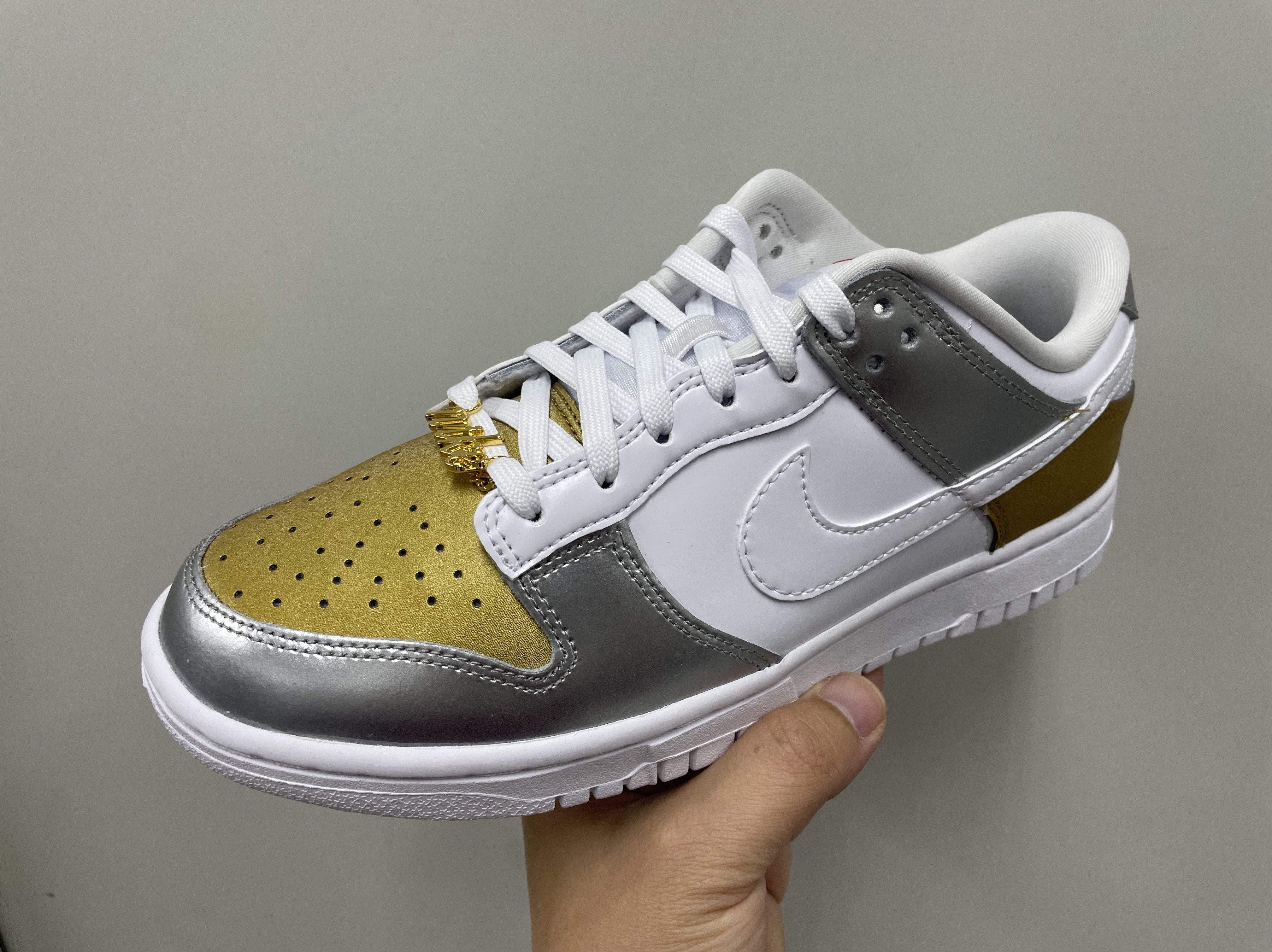 (W) Nike Dunk Low SE Heirloom 착용 스타일