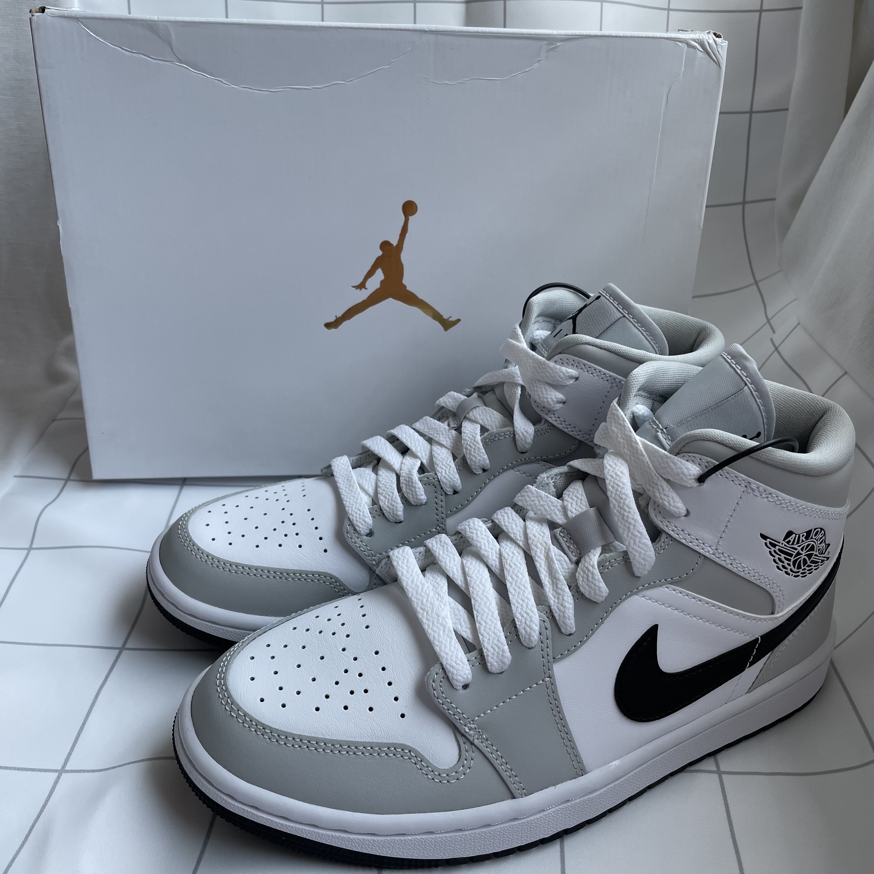 (W) Jordan 1 Mid Grey Fog 착용 스타일 - 1