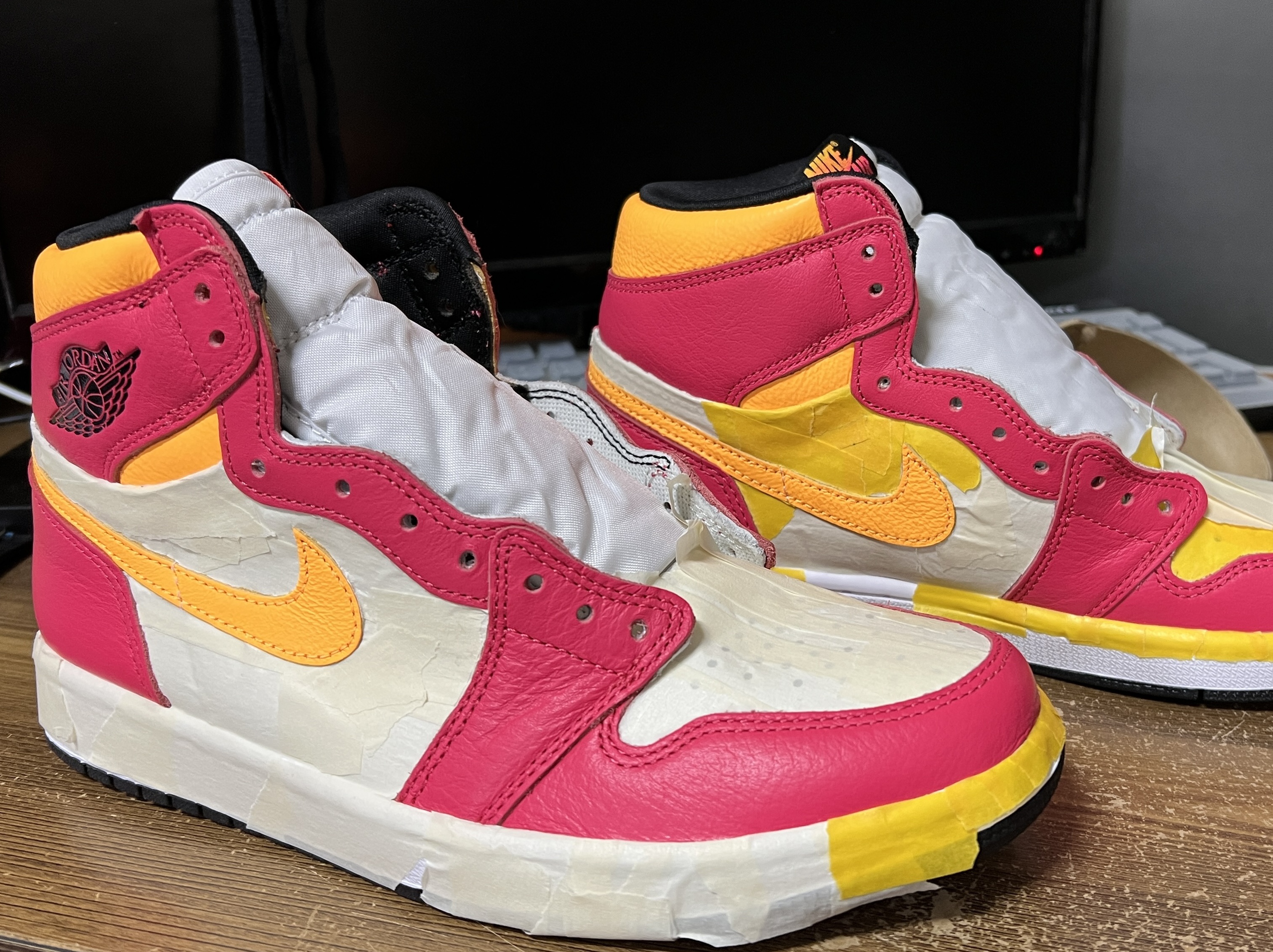 Jordan 1 Retro High OG Light Fusion Red 착용 스타일 - 2