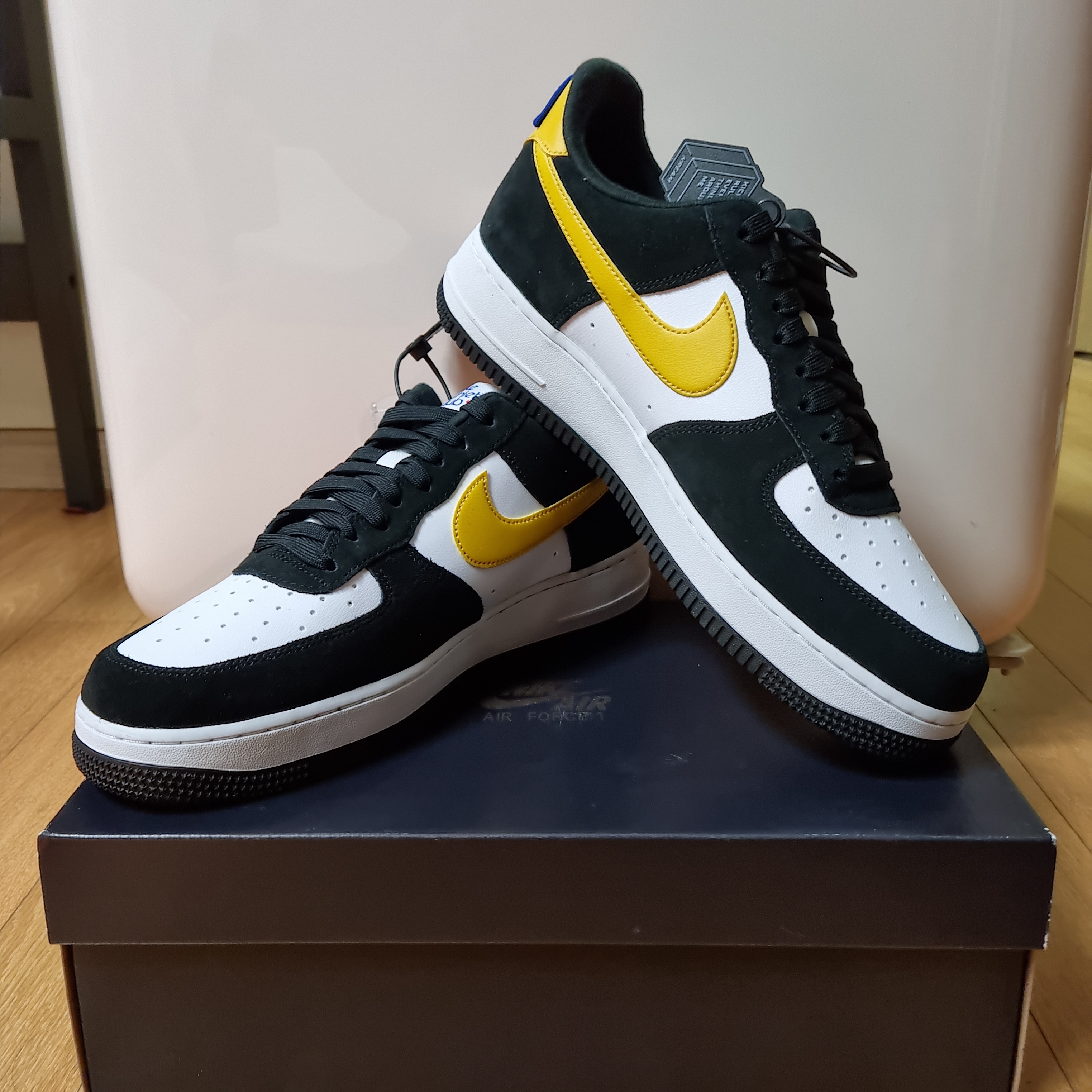 Nike Air Force 1 '07 LV8 Athletic Club Black Dark Sulfur 착용 스타일