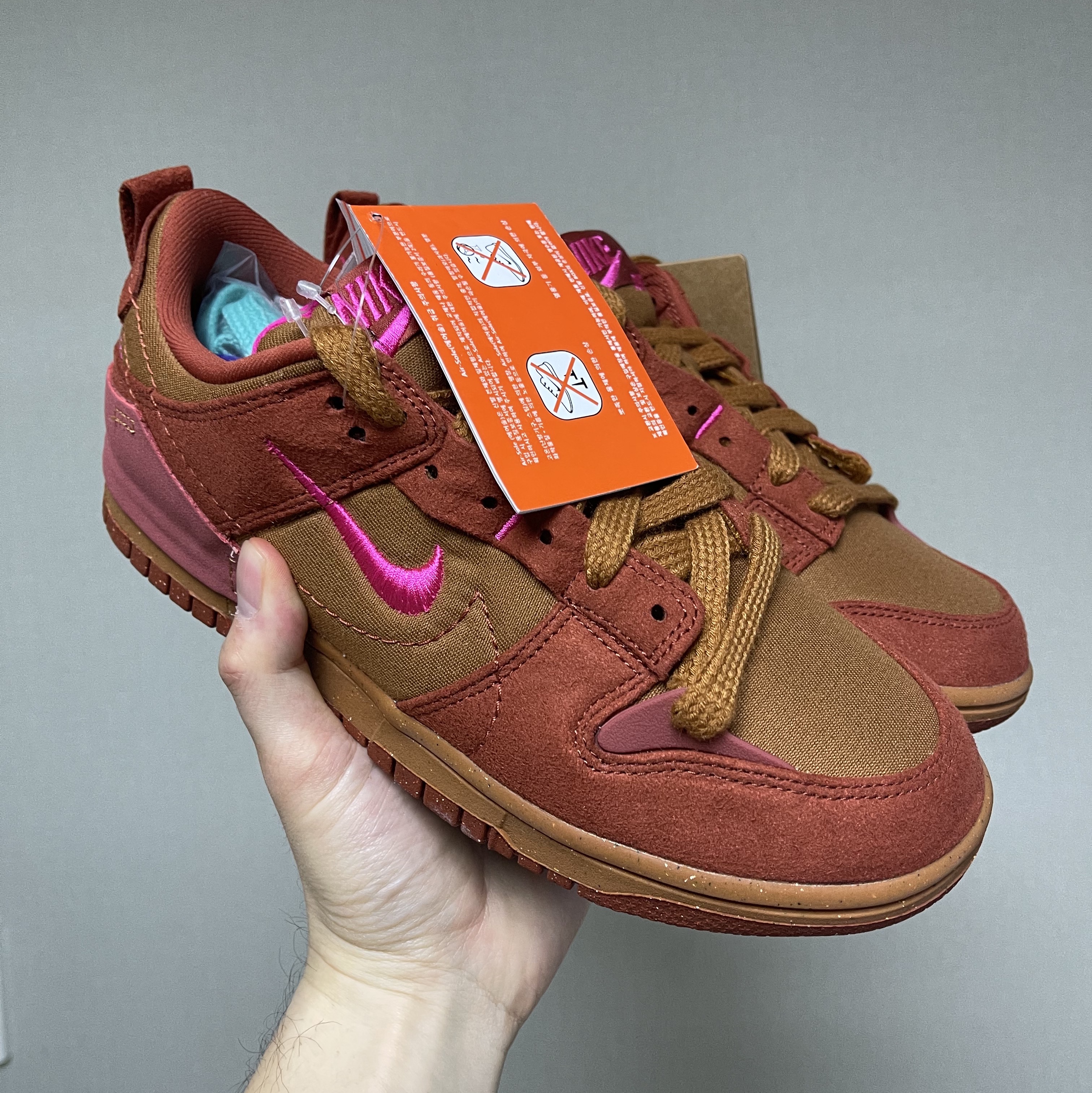 (W) Nike Dunk Low Disrupt 2 Desert Bronze Pink Prime 착용 스타일 - 3