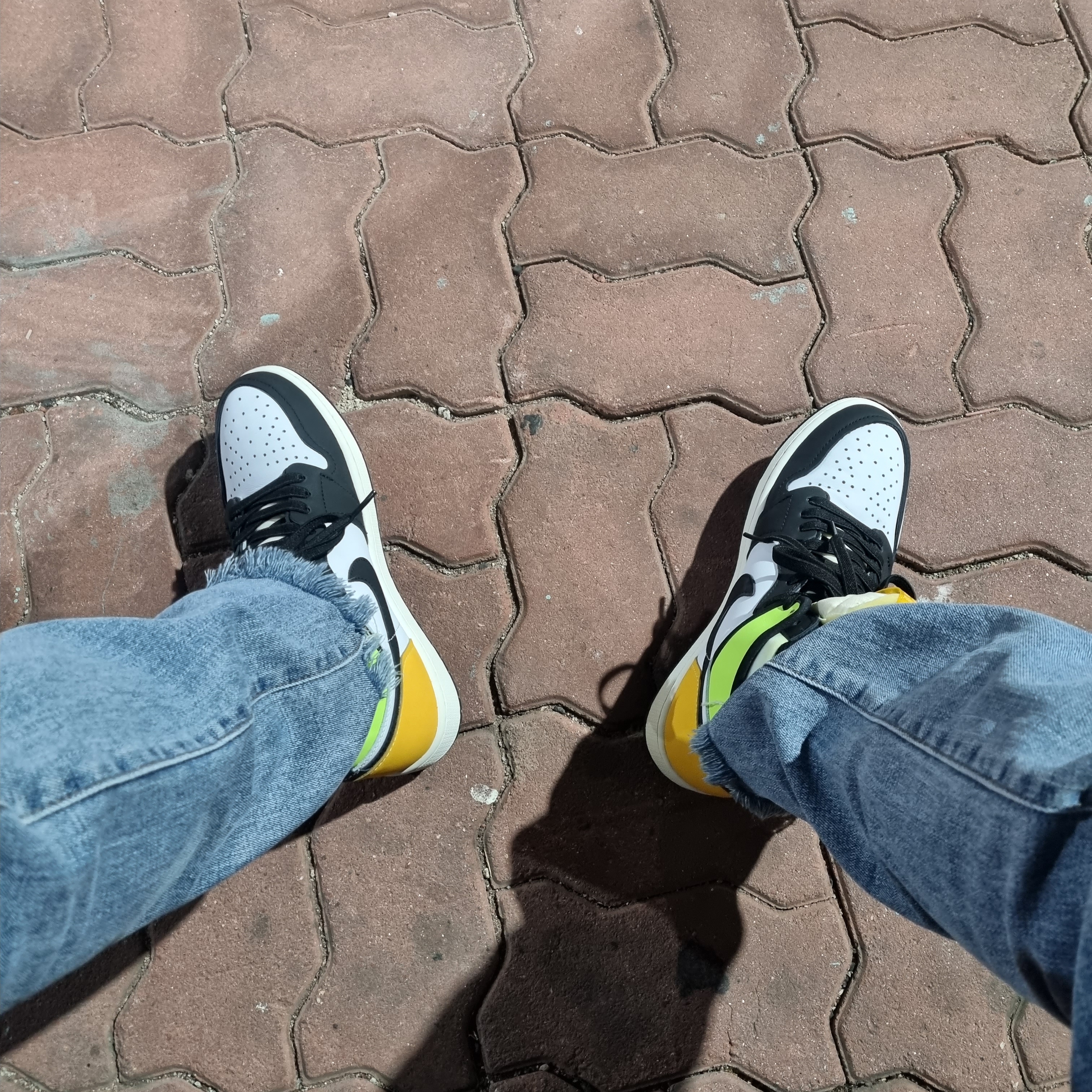 Jordan 1 Retro High OG Volt Gold 착용 스타일