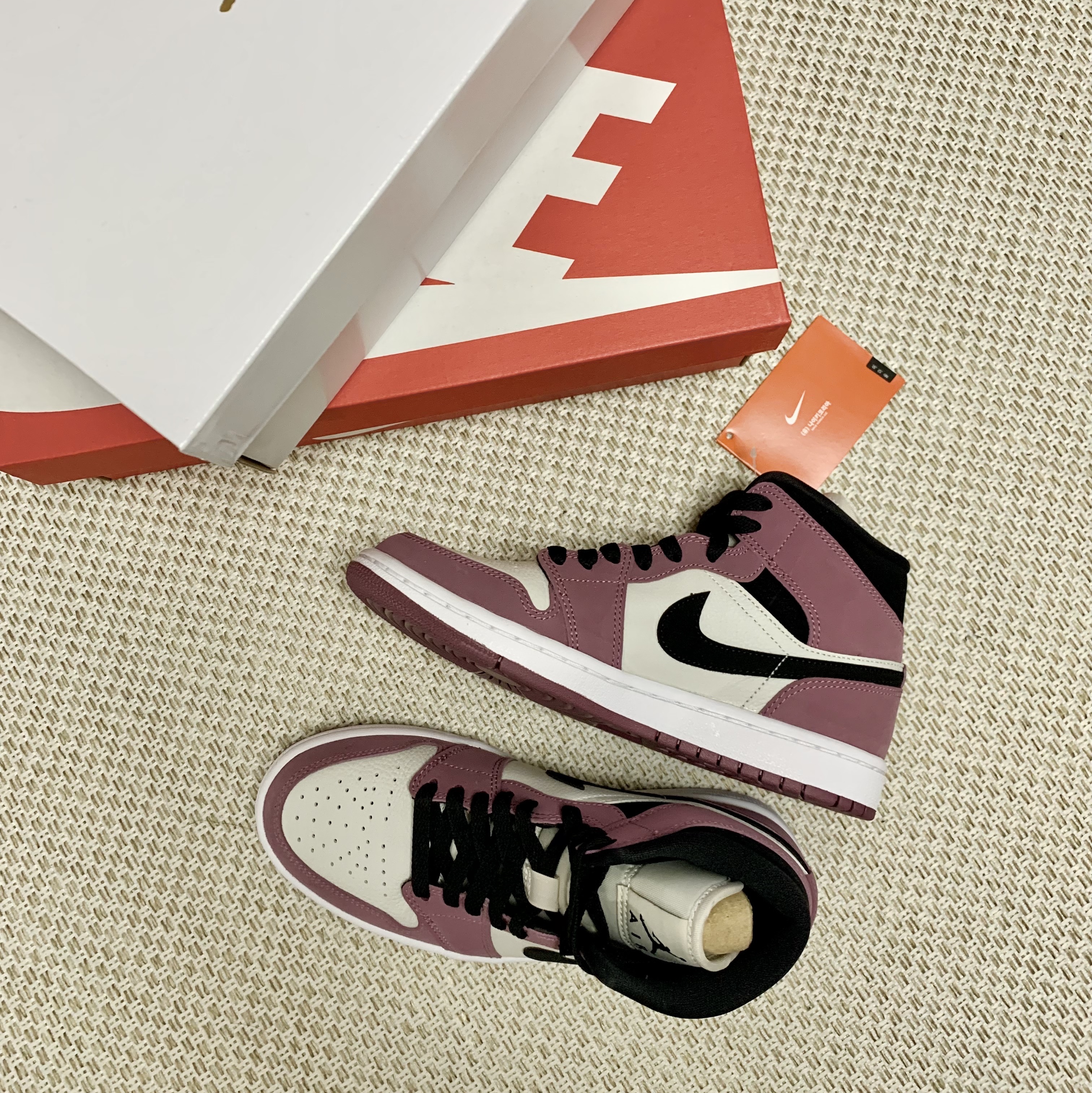 (W) Jordan 1 Mid SE Light Mulberry 착용 스타일 - 1