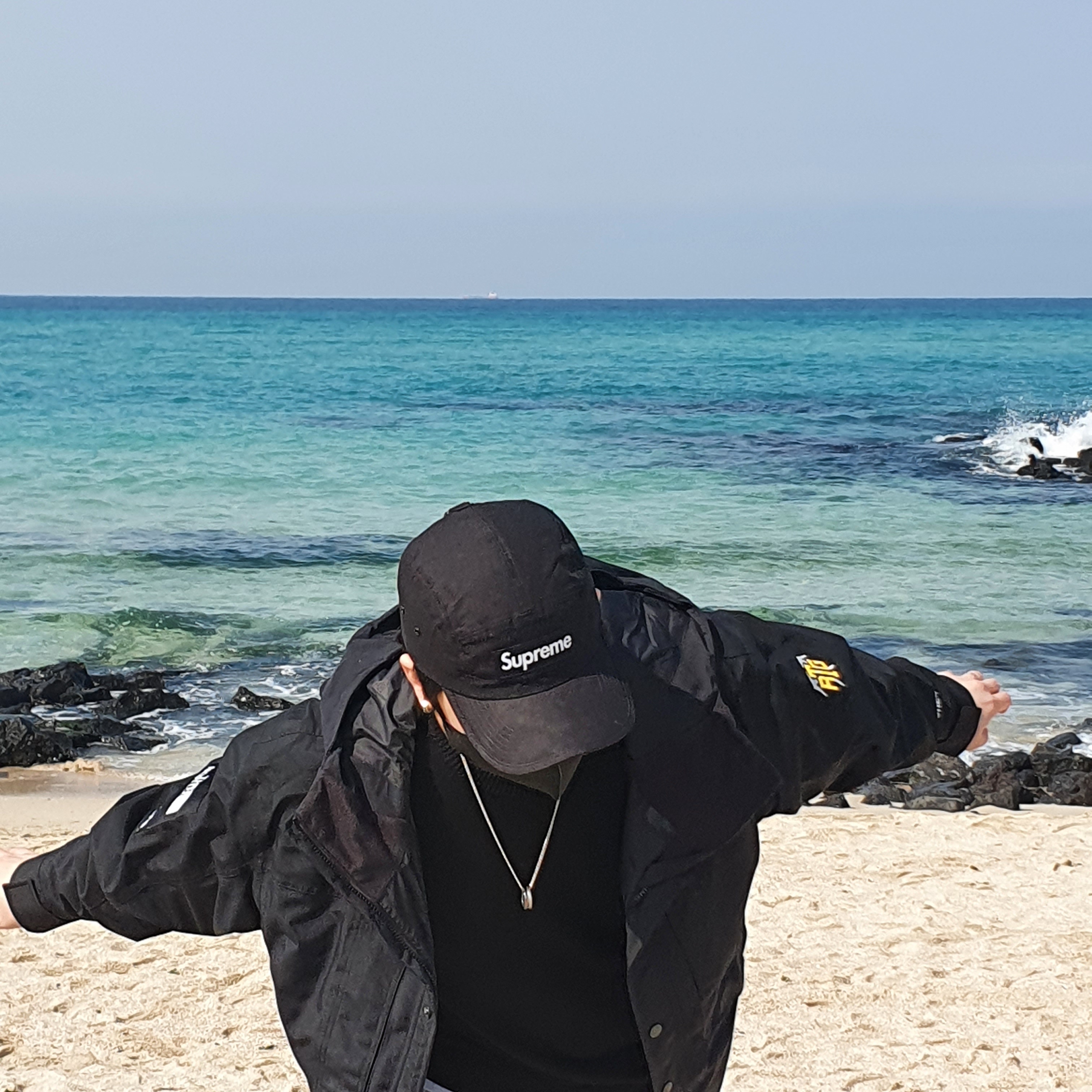 Jordan 1 Retro High OG Defiant SB LA to Chicago, Supreme x The North Face RTG Jacket + Vest Black - 20SS 착용 스타일 - 3