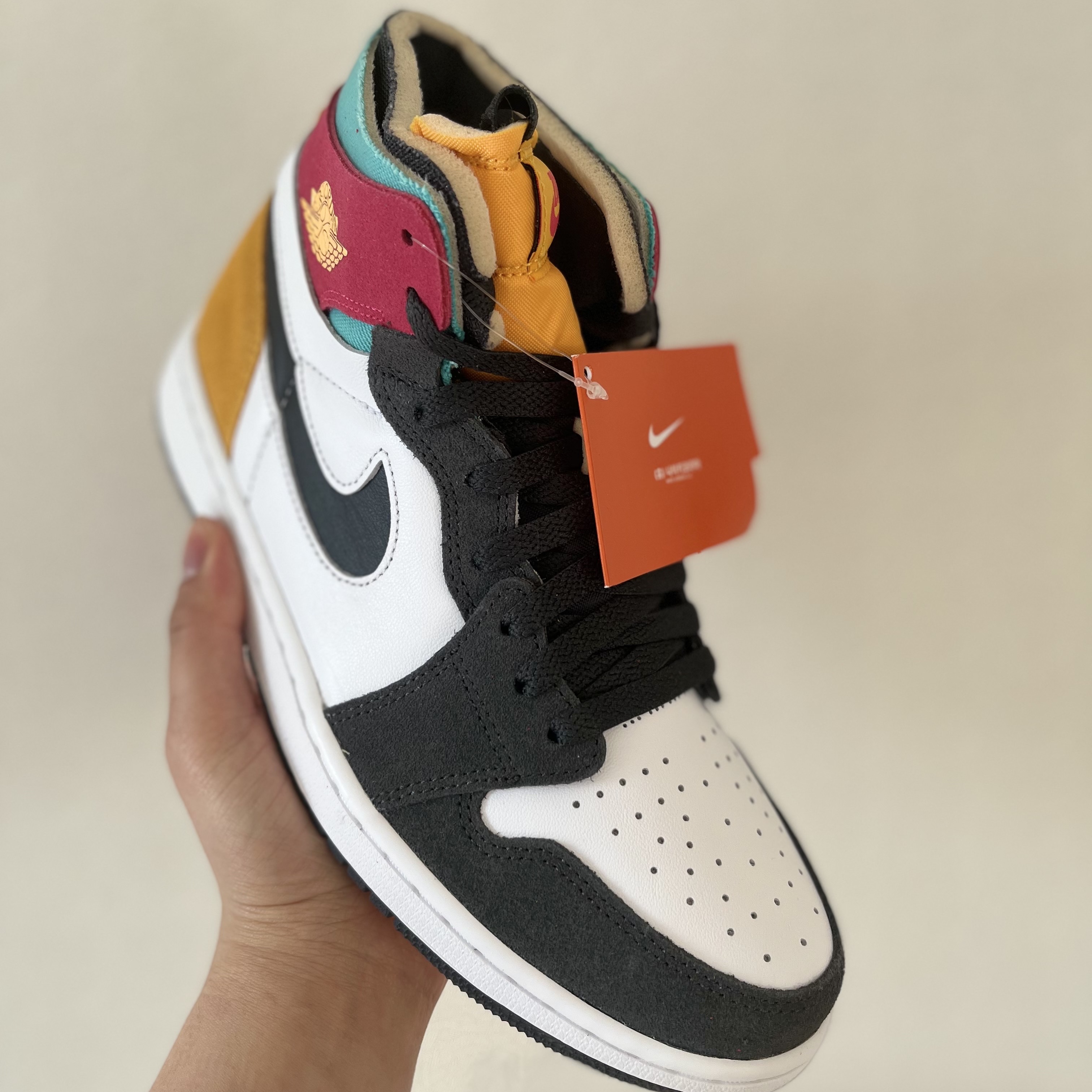 Jordan 1 Zoom Air CMFT Anthracite Pink Gold 착용 스타일 - 2