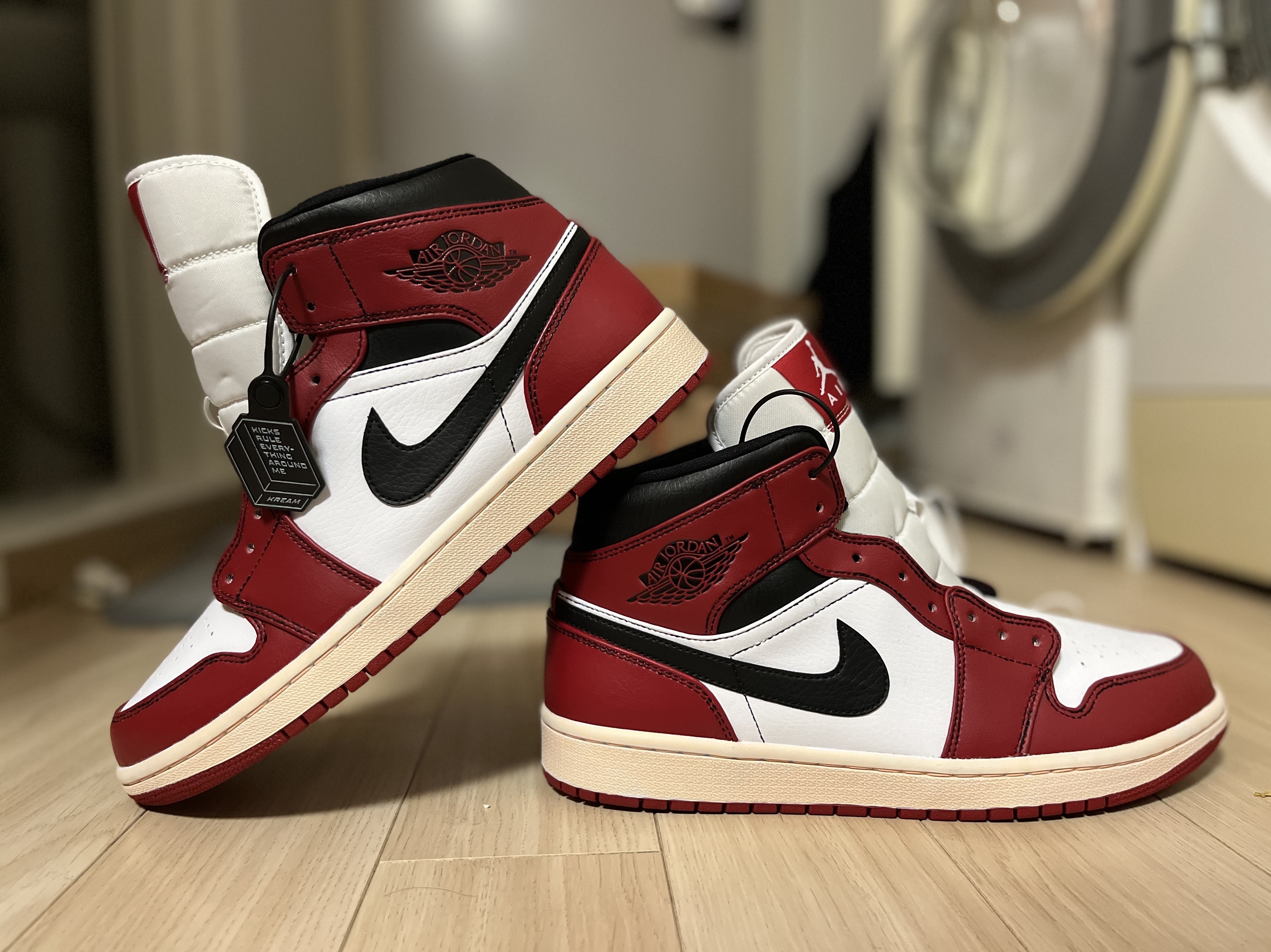 Jordan 1 Mid Chicago 2020 착용 스타일 - 1