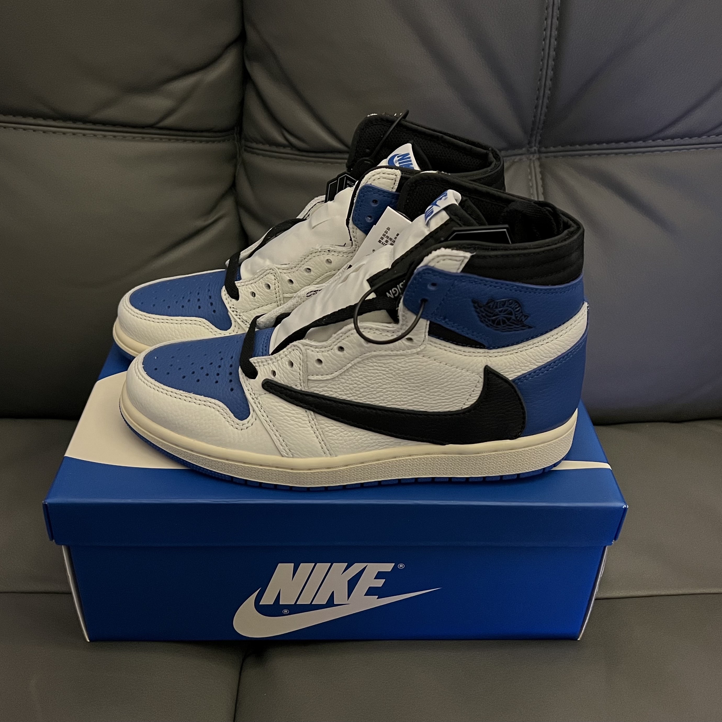 Jordan 1 x Travis Scott x Fragment Retro High OG SP Military Blue 착용 스타일 - 2