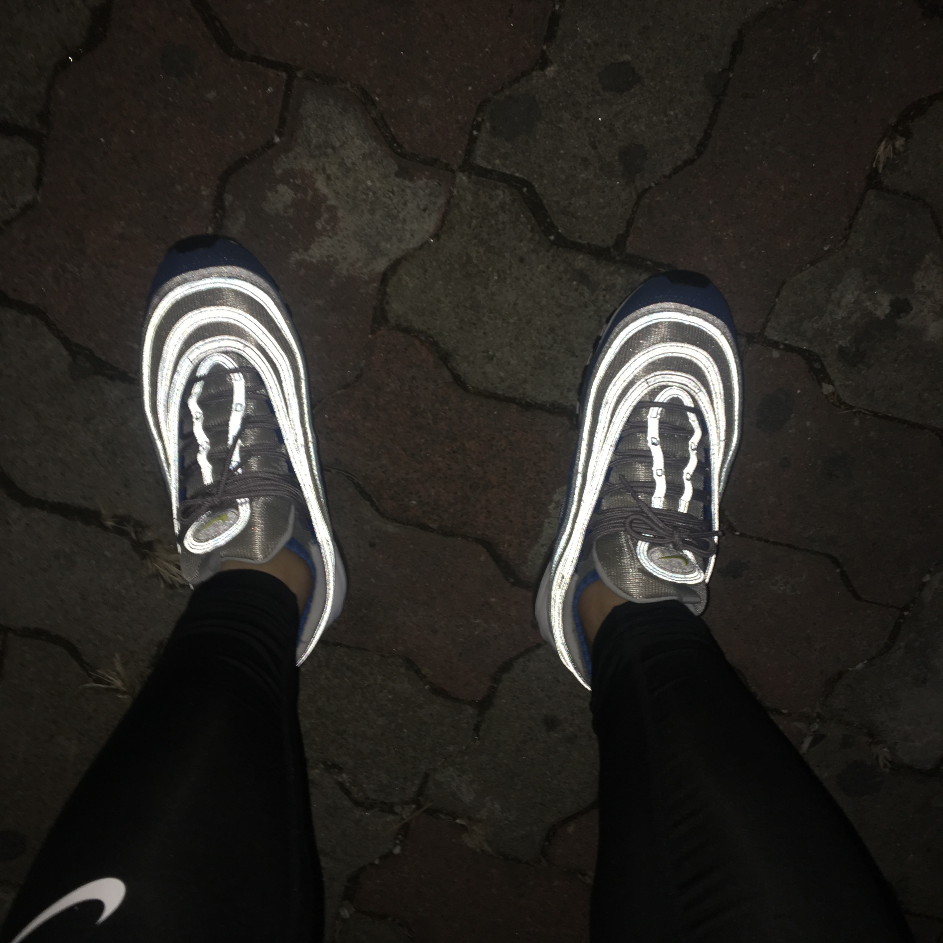 Nike Air Max 97 OG Royal Neon 착용 스타일 - 3