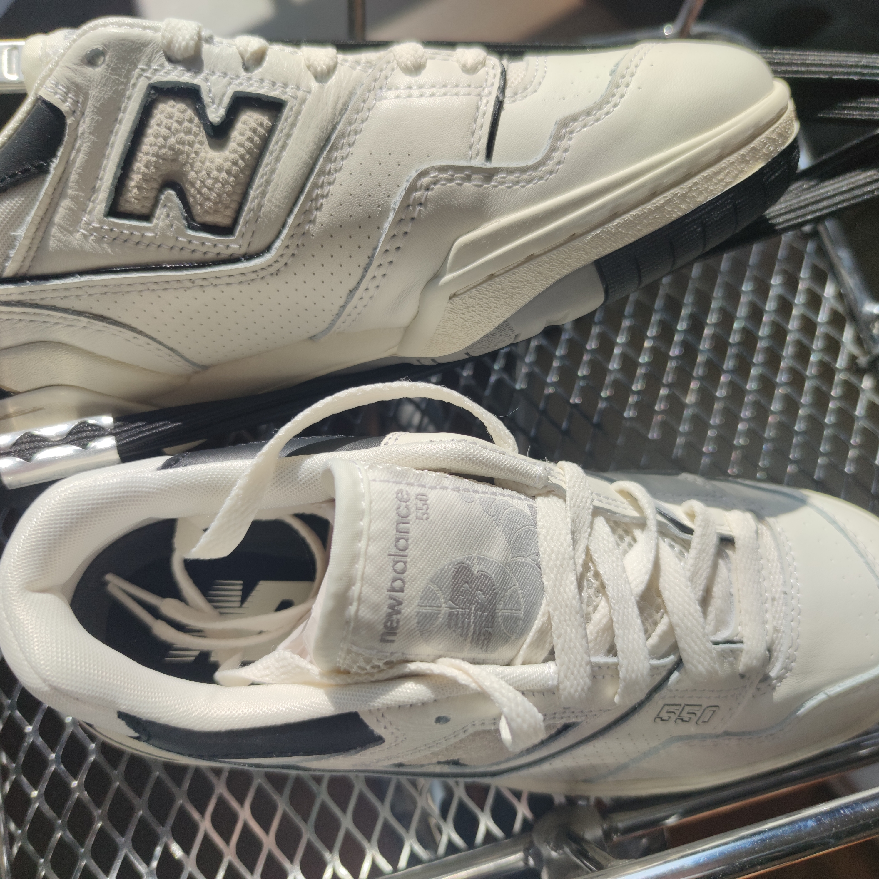 New Balance 550 White Grey - 2E Wide 착용 스타일 - 3