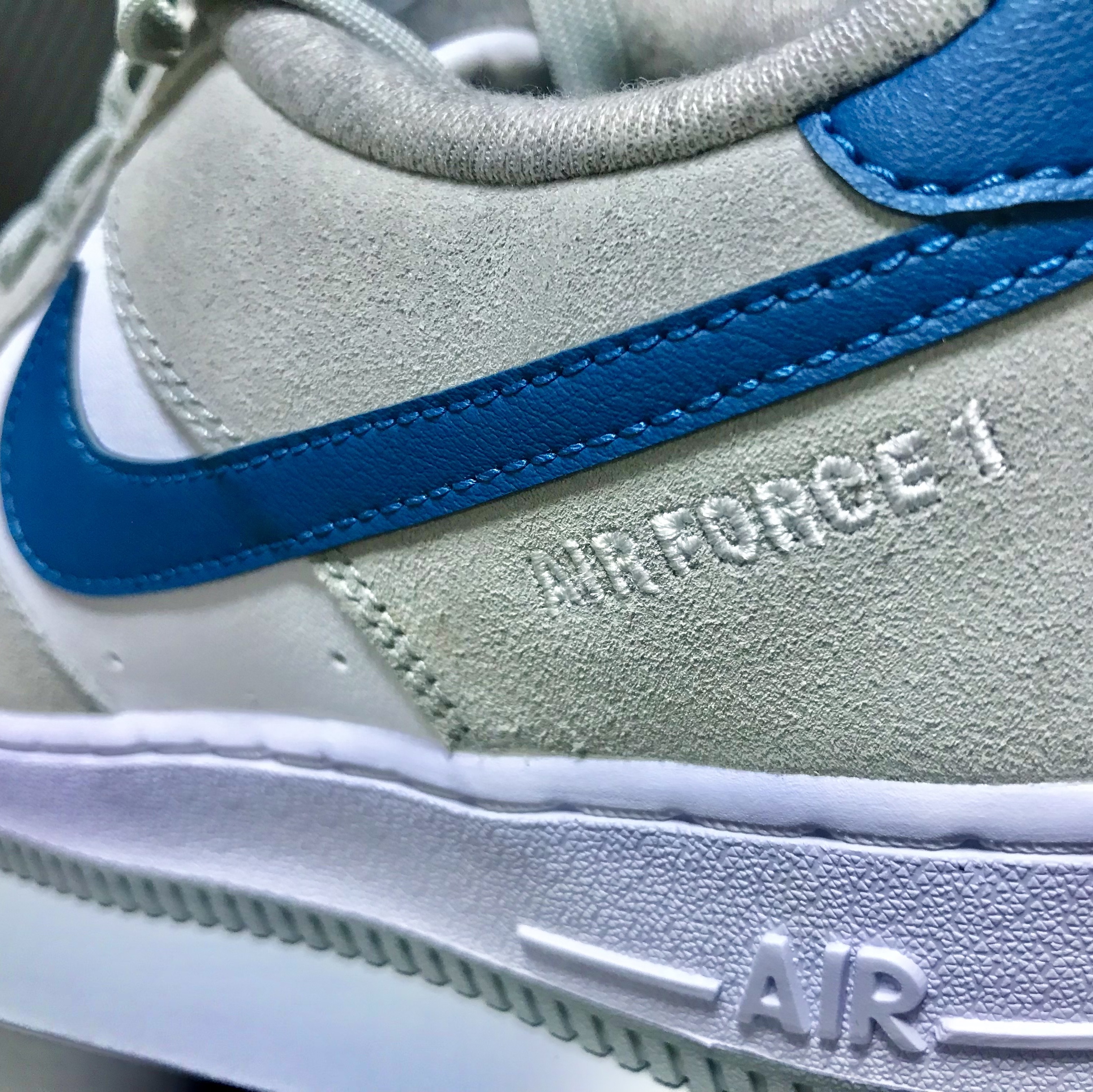 (GS) Nike Air Force 1 LV8 Athletic Club Light Smoke Grey Marina 착용 스타일 - 4