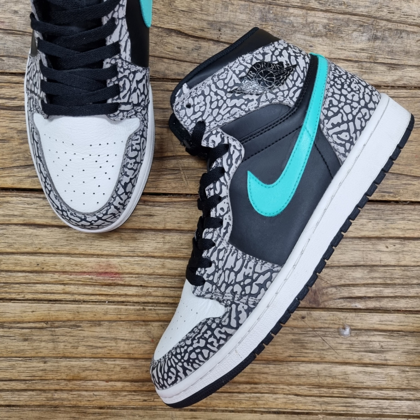 Jordan 1 Retro High Black Elephant Print 착용 스타일 - 2