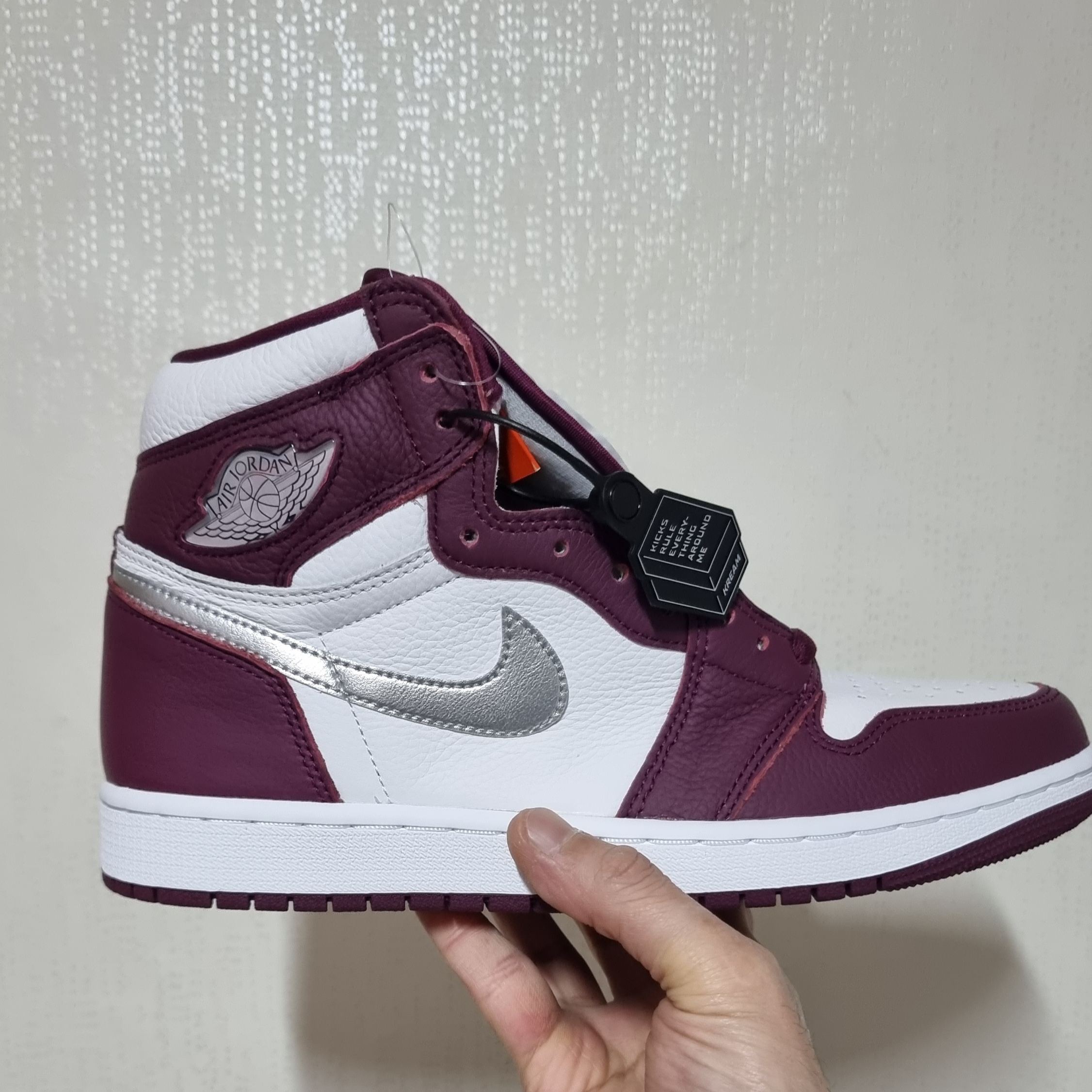 Jordan 1 Retro High OG Bordeaux 착용 스타일 - 1