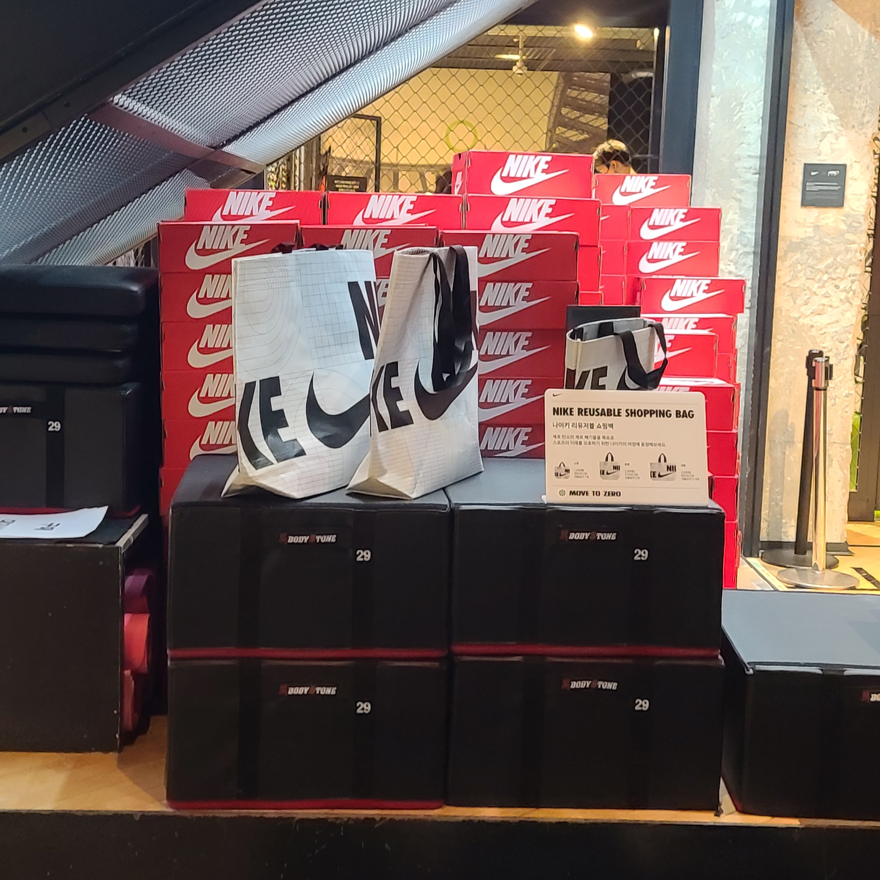Nike Dunk Low Retro Black 착용 스타일 - 2