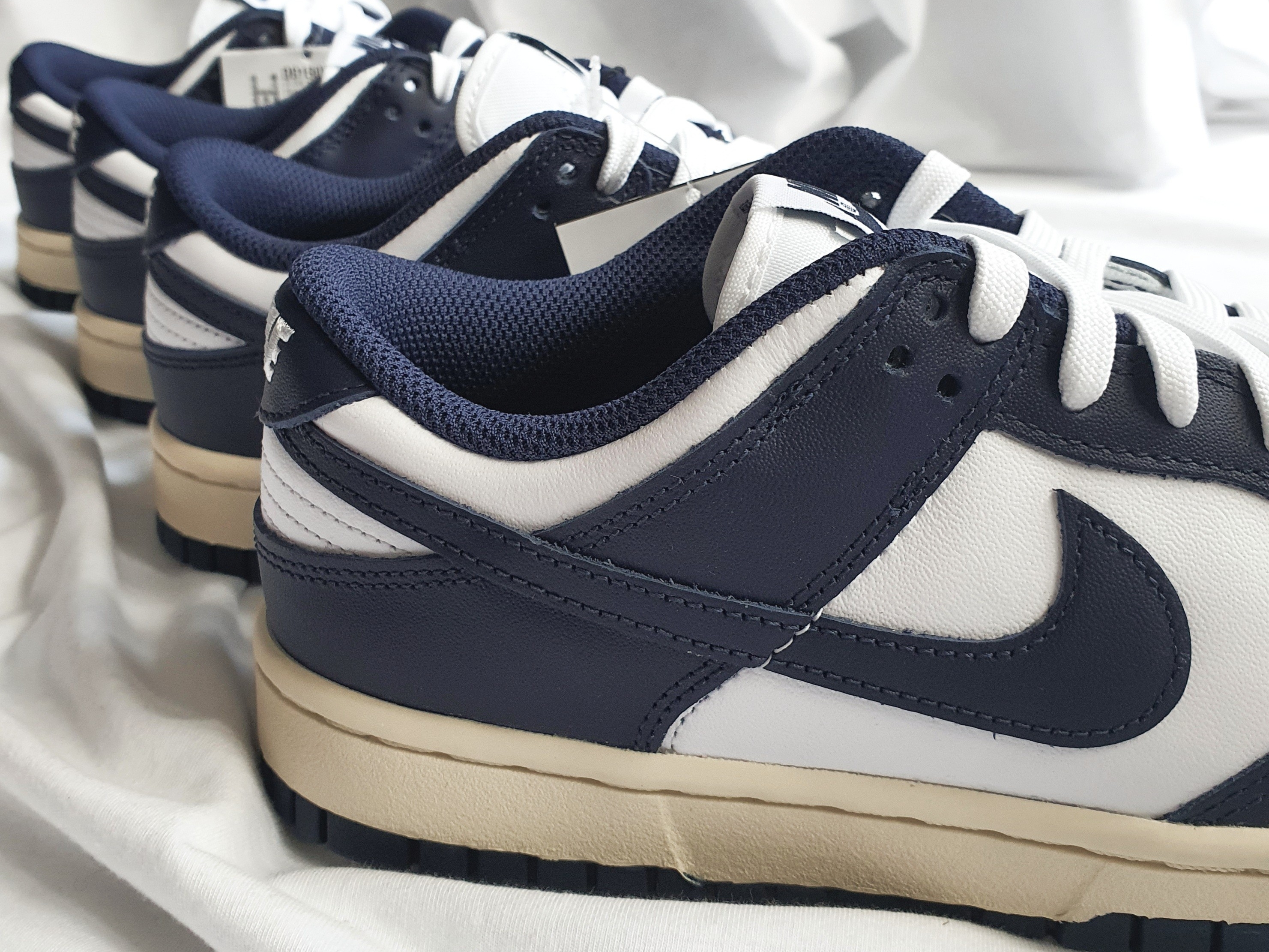 (W) Nike Dunk Low Vintage Midnight Navy 착용 스타일
