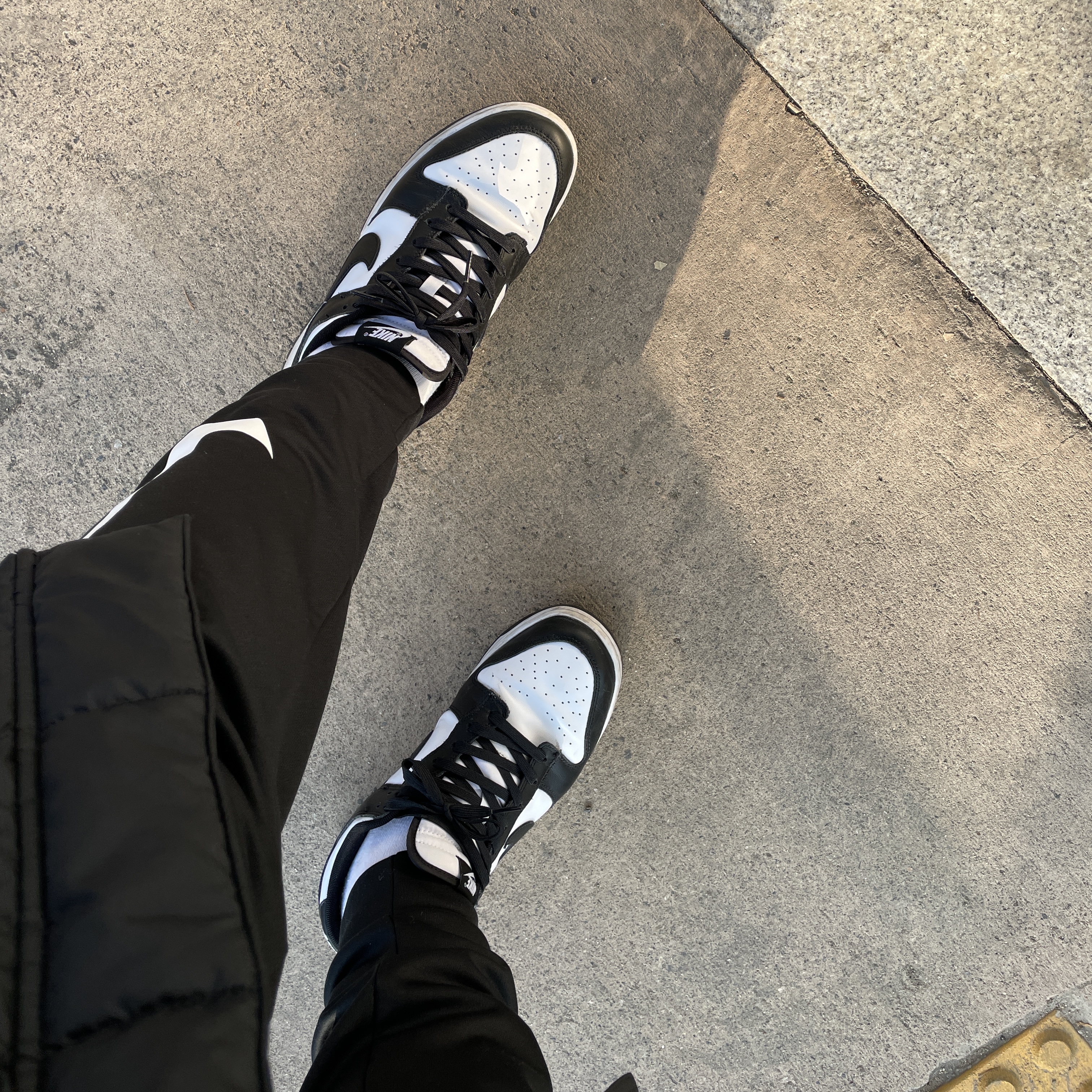 Nike Dunk Low Retro Black 착용 스타일
