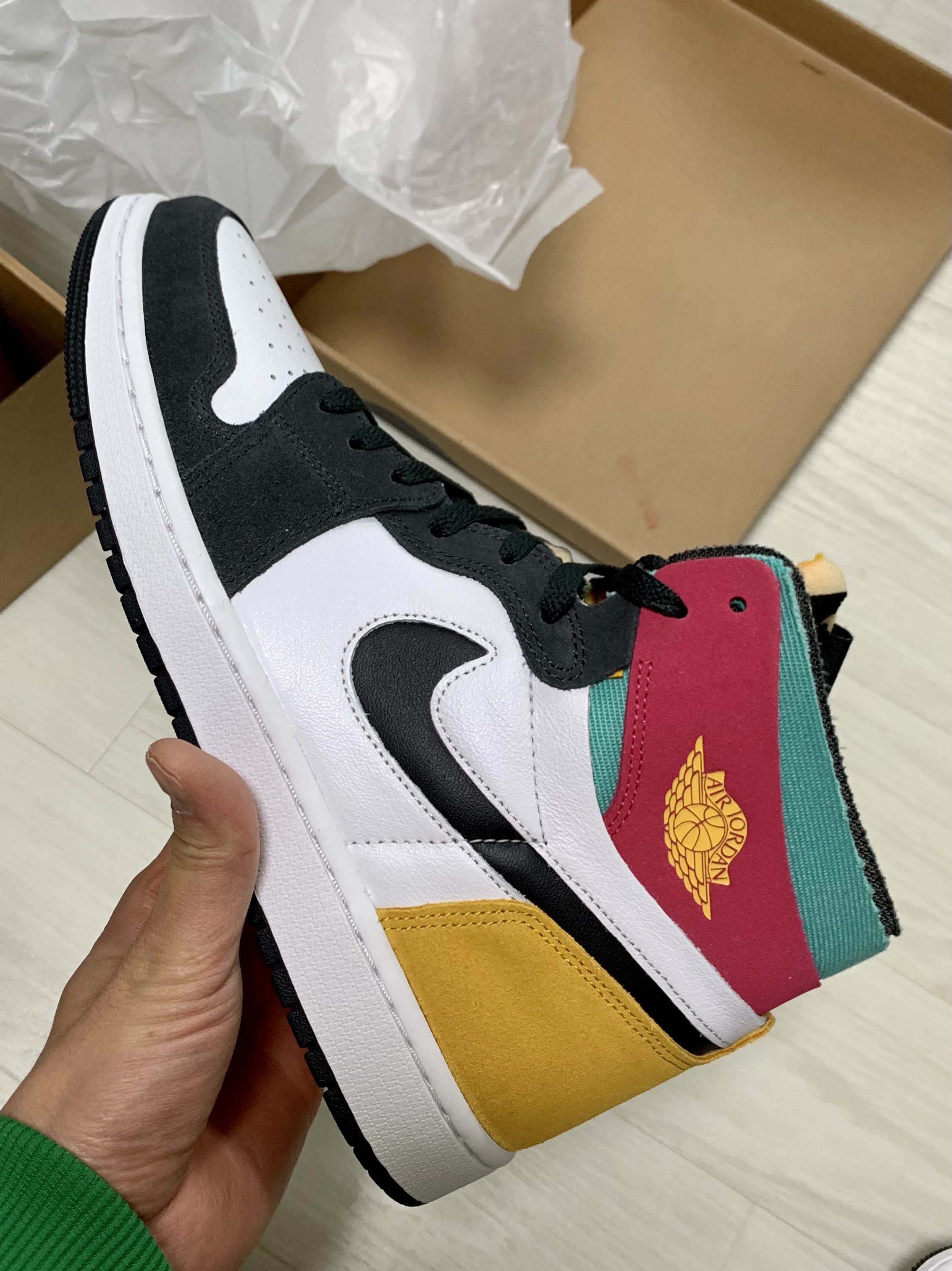 Jordan 1 Zoom Air CMFT Anthracite Pink Gold 착용 스타일