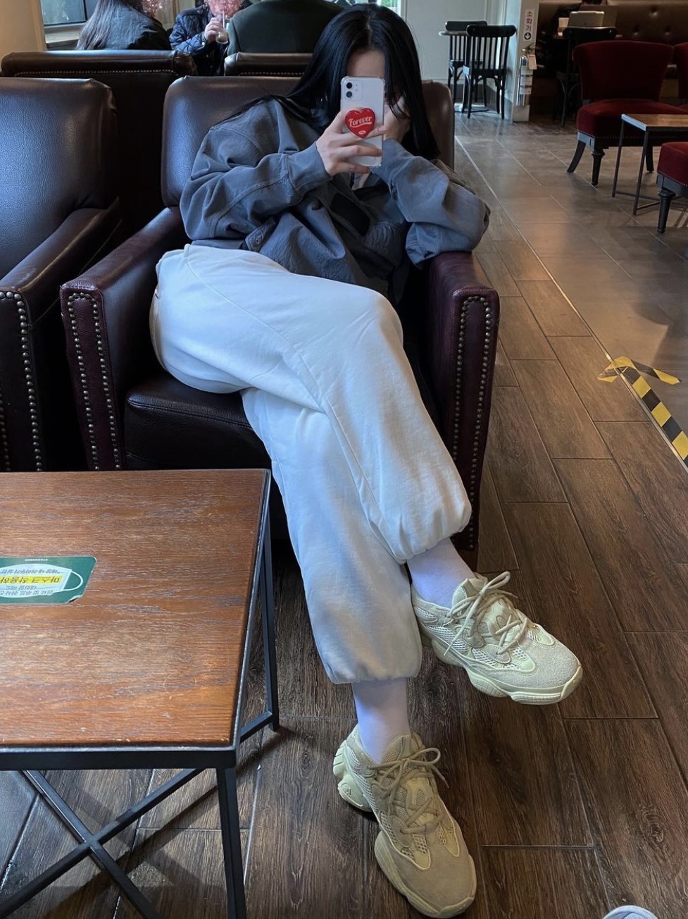 Adidas Yeezy 500 Super Moon Yellow 착용 스타일