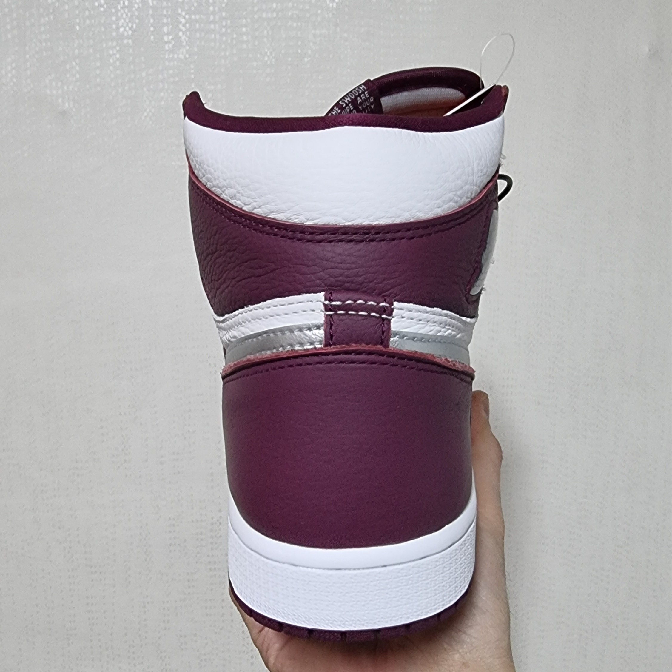 Jordan 1 Retro High OG Bordeaux 착용 스타일 - 5