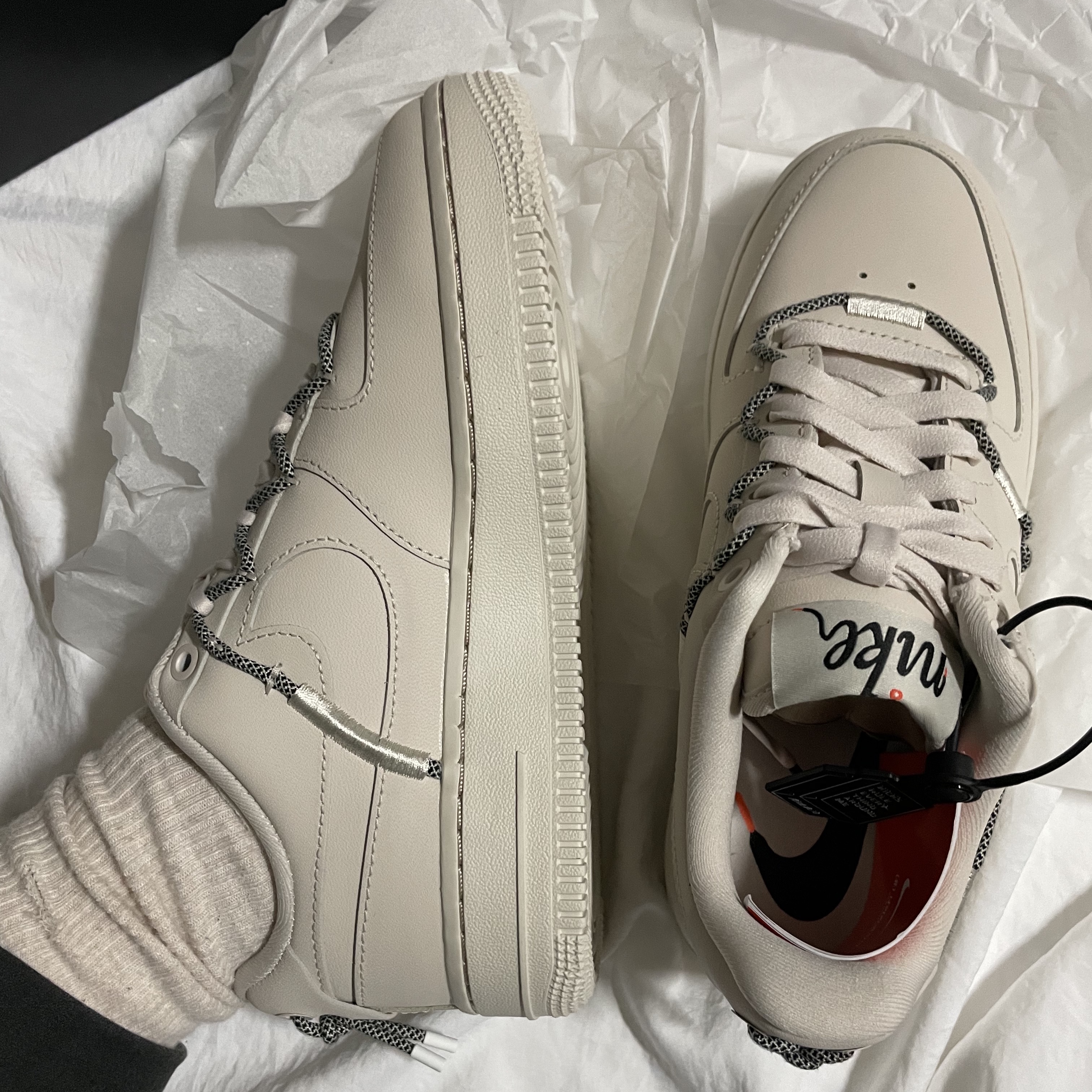 (W) Nike Air Force 1 '07 LX Light Orewood Brown 착용 스타일 - 3