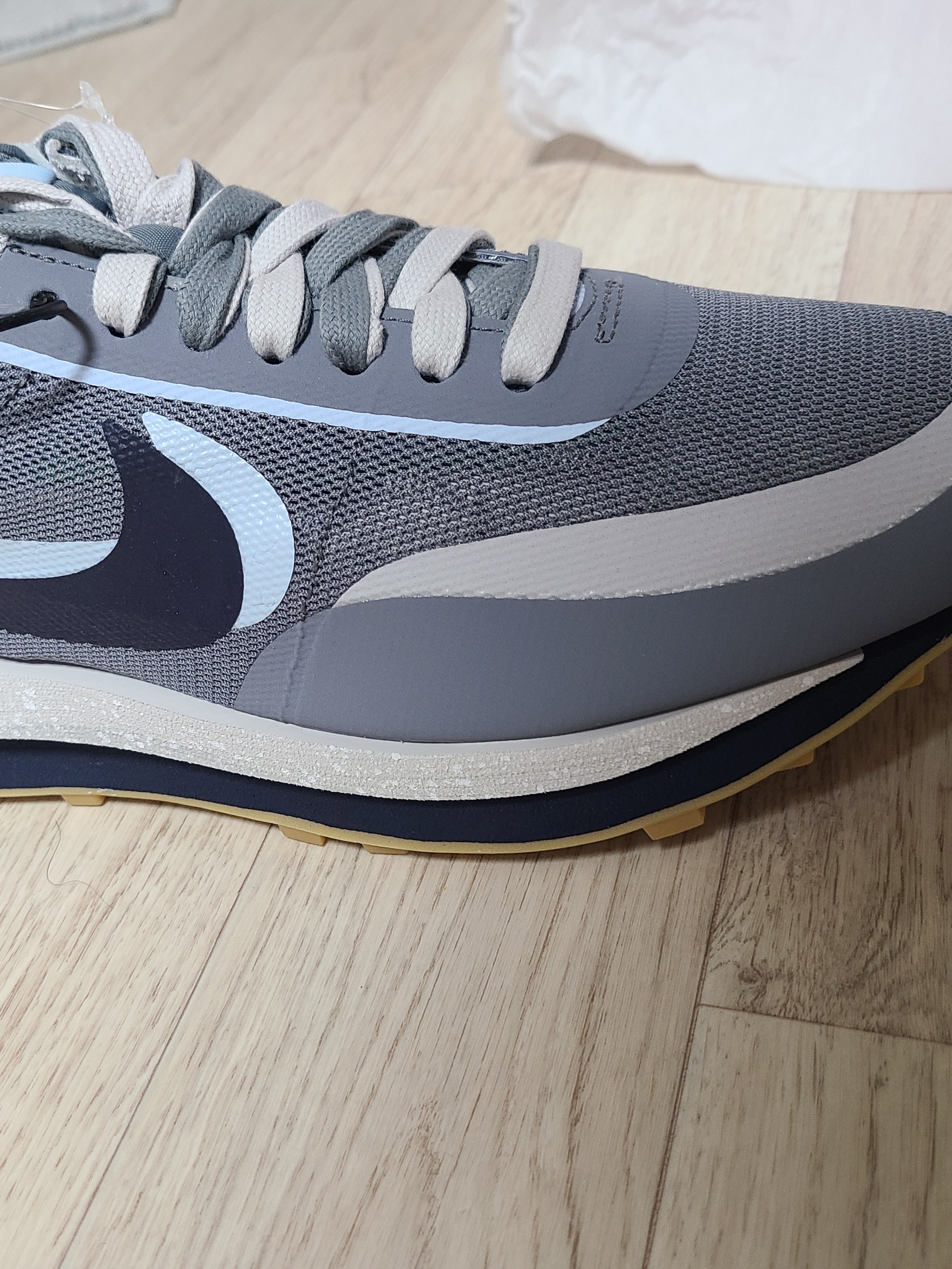 Nike x Sacai x Clot LDWaffle Cool Grey 착용 스타일 - 3