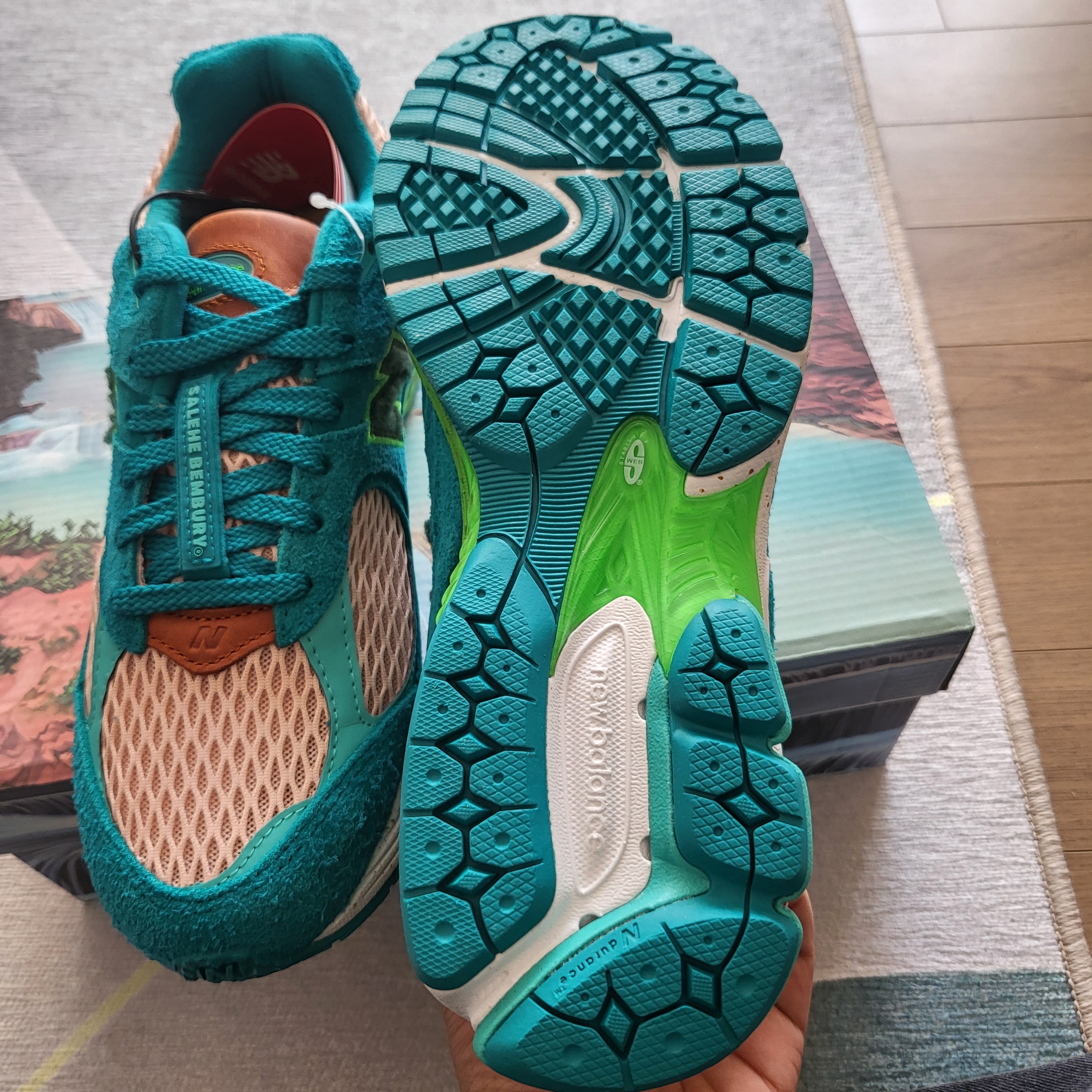 New Balance x Salehe Bembury 2002R Water Be The Guide 착용 스타일 - 2