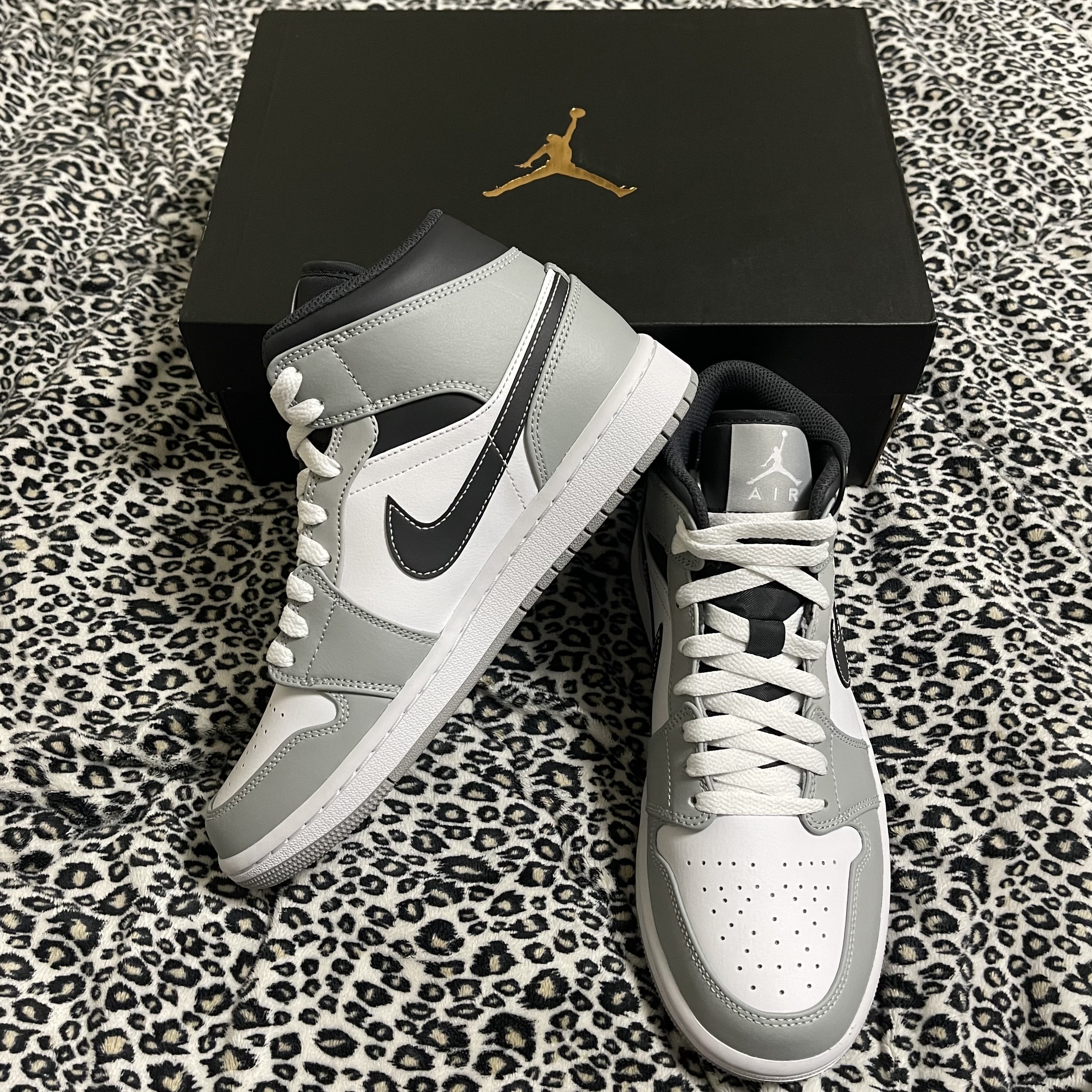 Jordan 1 Mid Light Smoke Grey Anthracite 착용 스타일