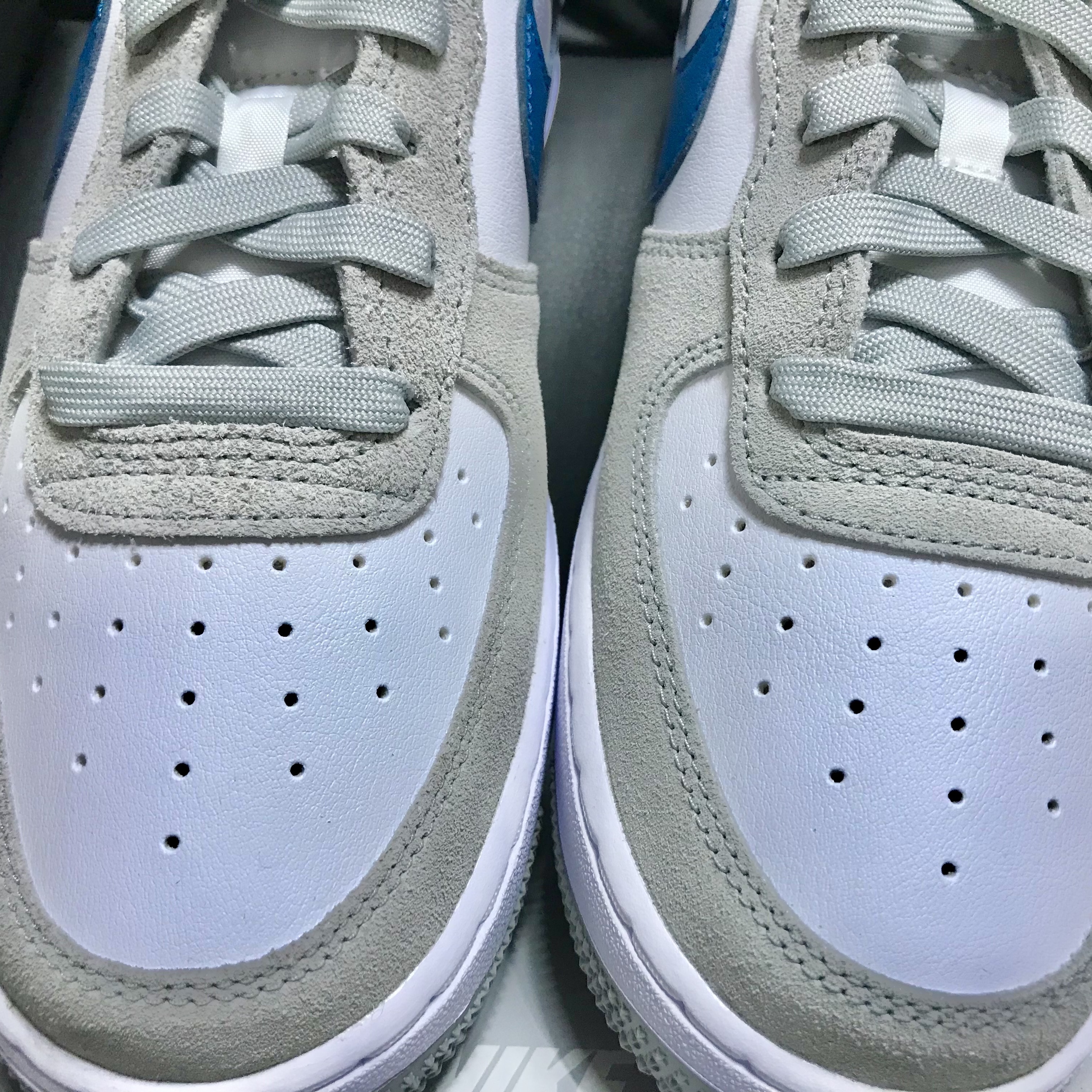 (GS) Nike Air Force 1 LV8 Athletic Club Light Smoke Grey Marina 착용 스타일 - 2