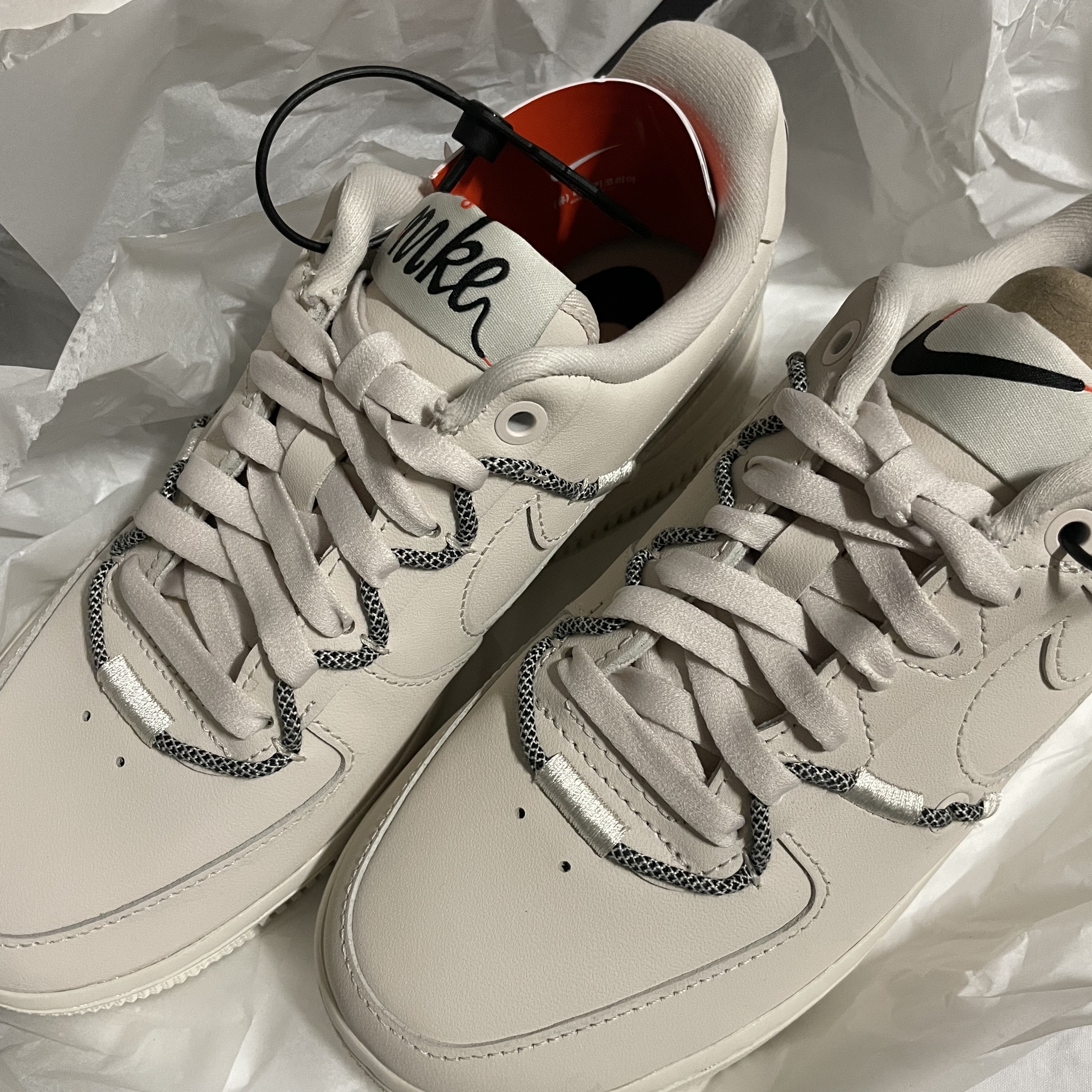 (W) Nike Air Force 1 '07 LX Light Orewood Brown 착용 스타일 - 1