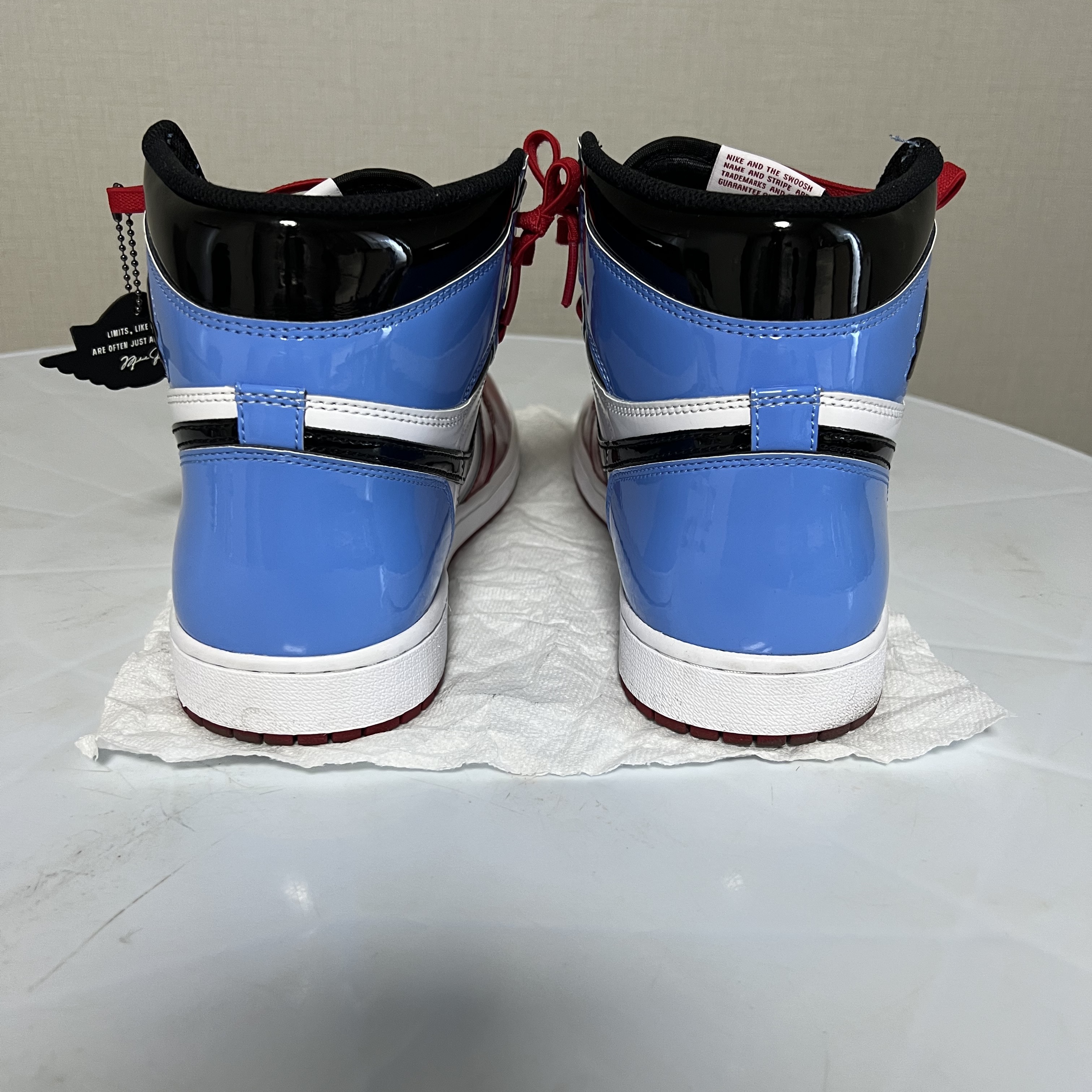 Jordan 1 Retro High Fearless UNC Chicago 착용 스타일 - 3