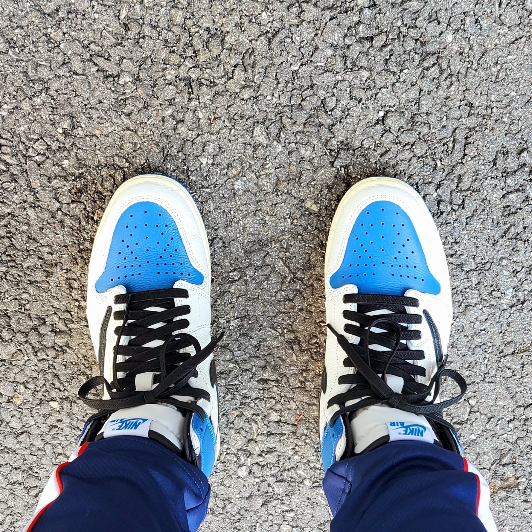 Jordan 1 x Travis Scott x Fragment Retro High OG SP Military Blue 착용 스타일 - 2