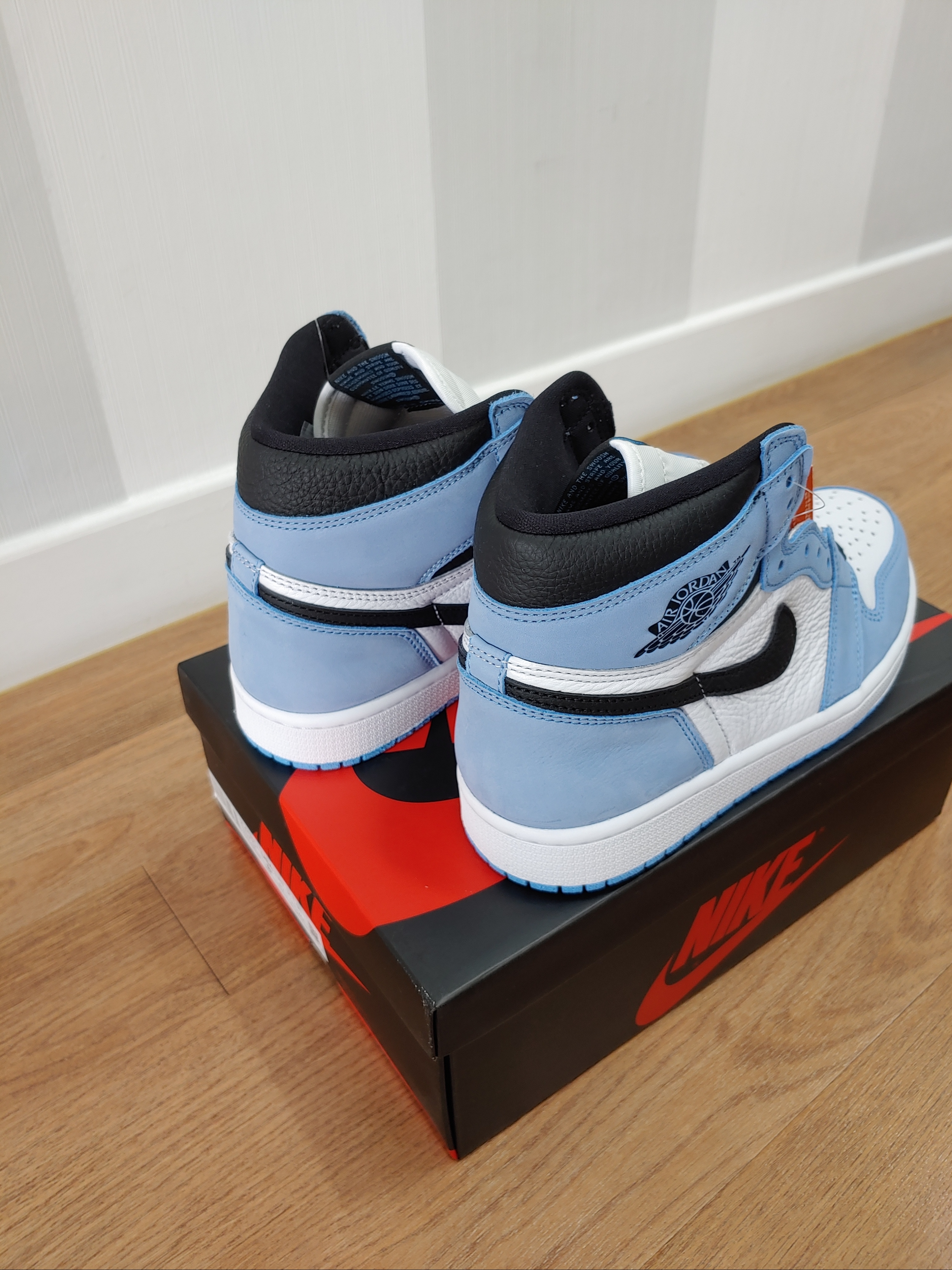 Jordan 1 Retro High OG University Blue 착용 스타일 - 2