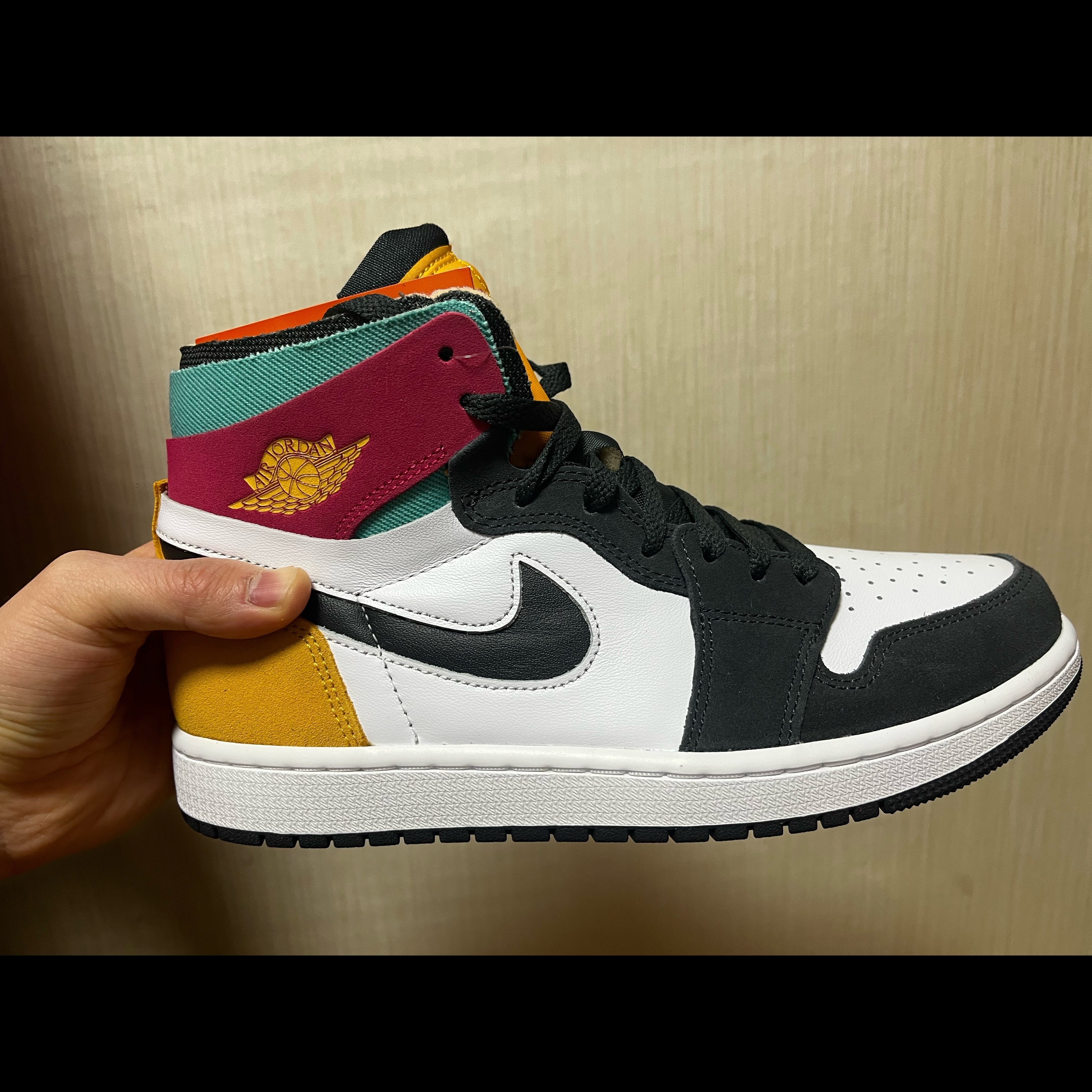 Jordan 1 Zoom Air CMFT Anthracite Pink Gold 착용 스타일 - 1