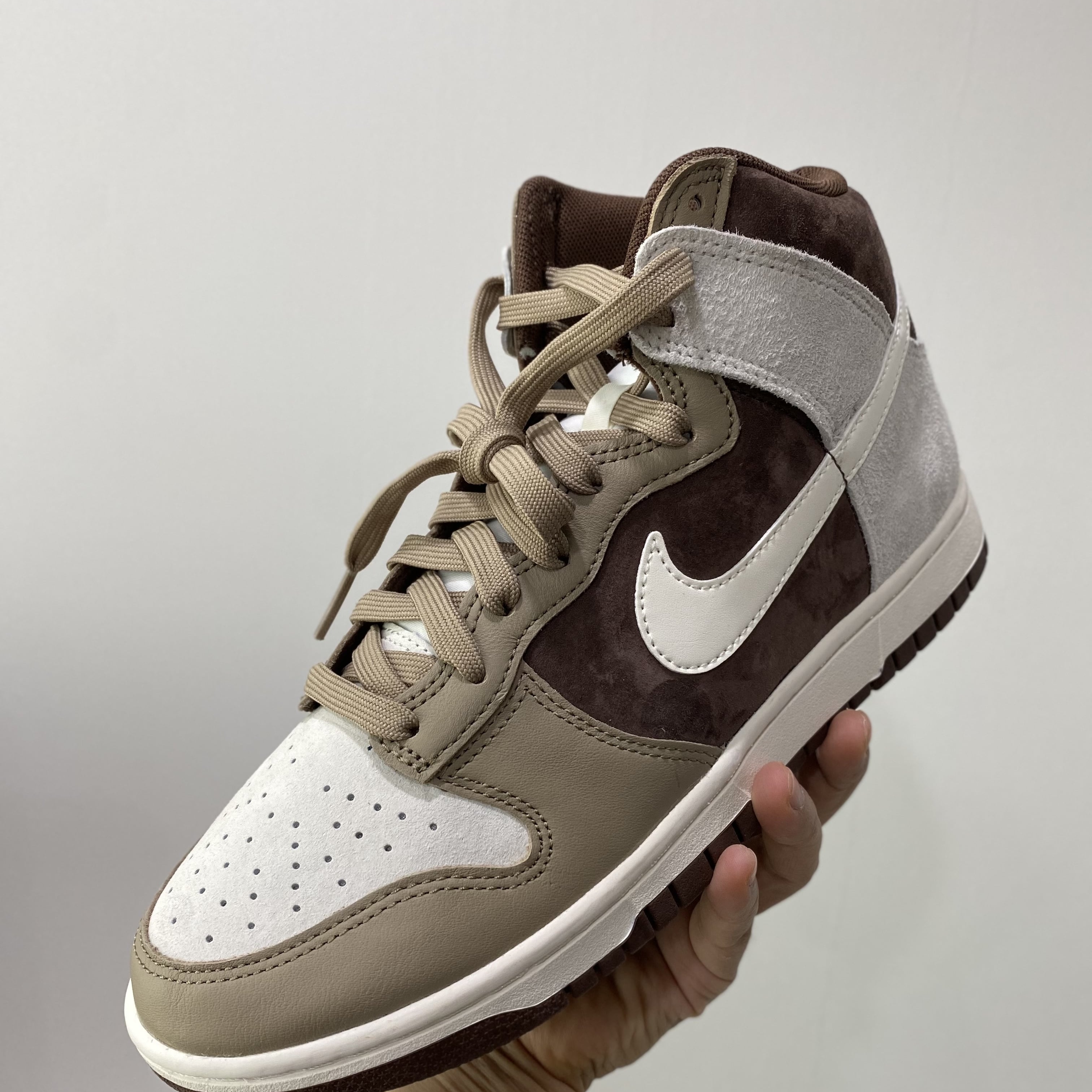 Nike Dunk High Retro PRM Light Chocolate 착용 스타일