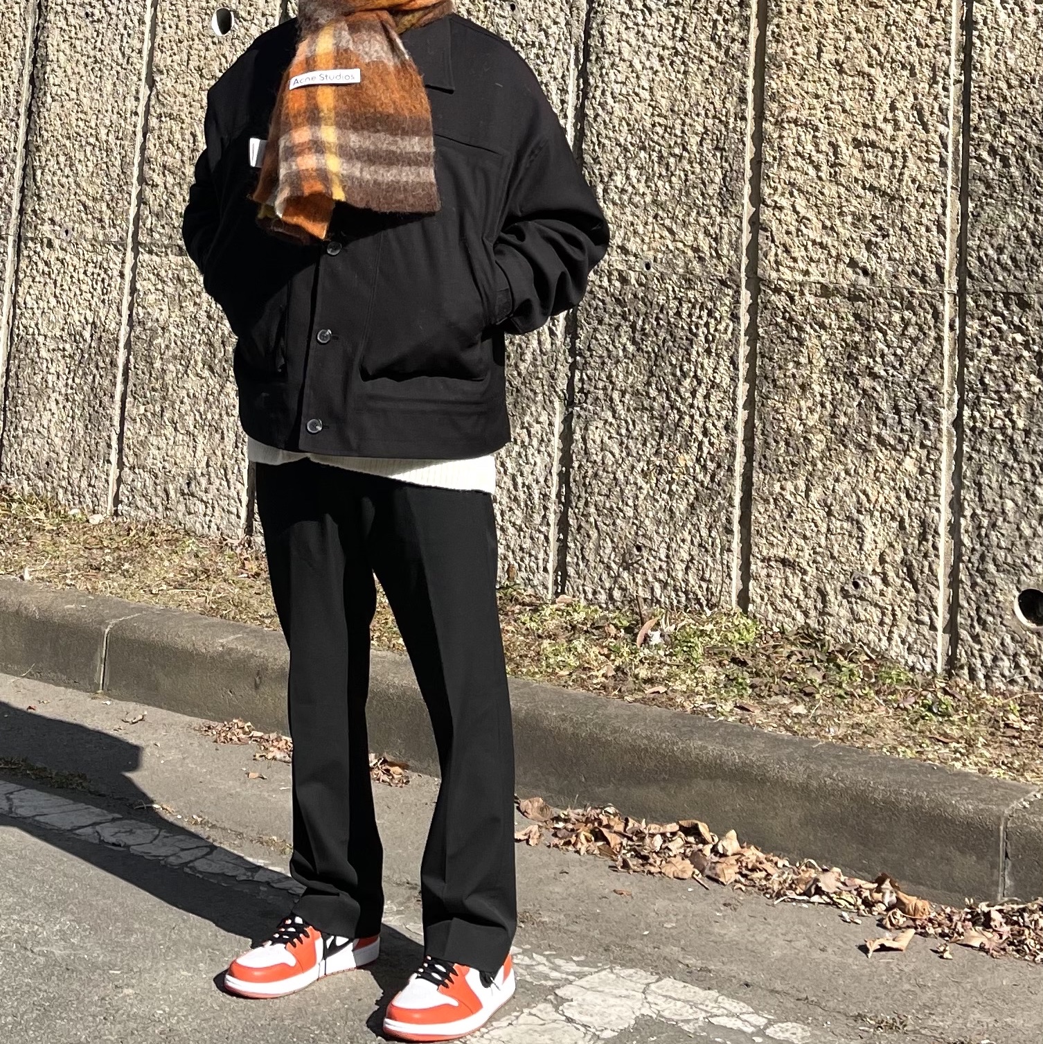 Jordan 1 Low OG Starfish, Acne Studios Heavy Plaid Muffler Brown Orange 착용 스타일
