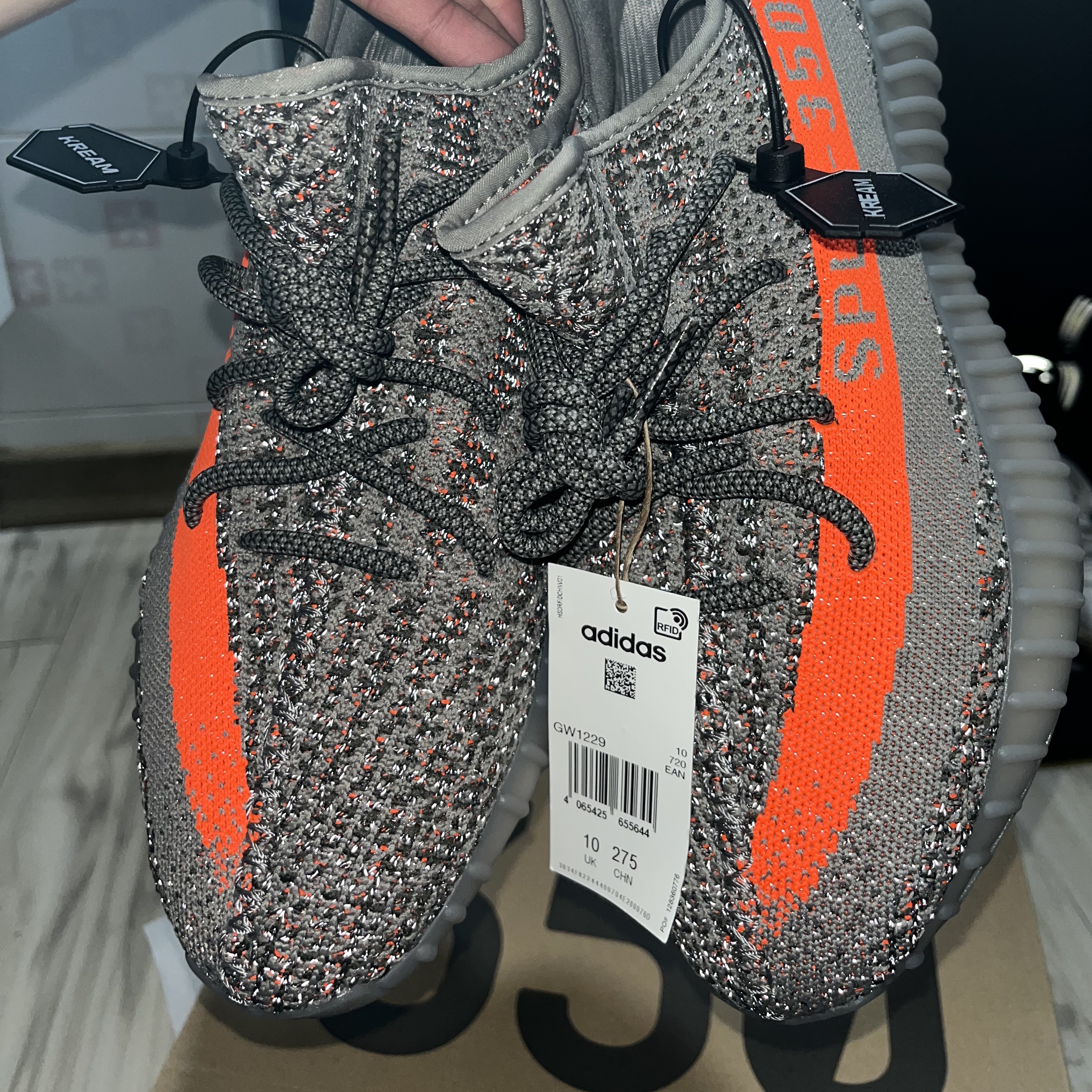 Adidas Yeezy Boost 350 V2 Beluga - Reflective, Adidas Yeezy Boost 350 V2 Black Red 2020 착용 스타일 - 2